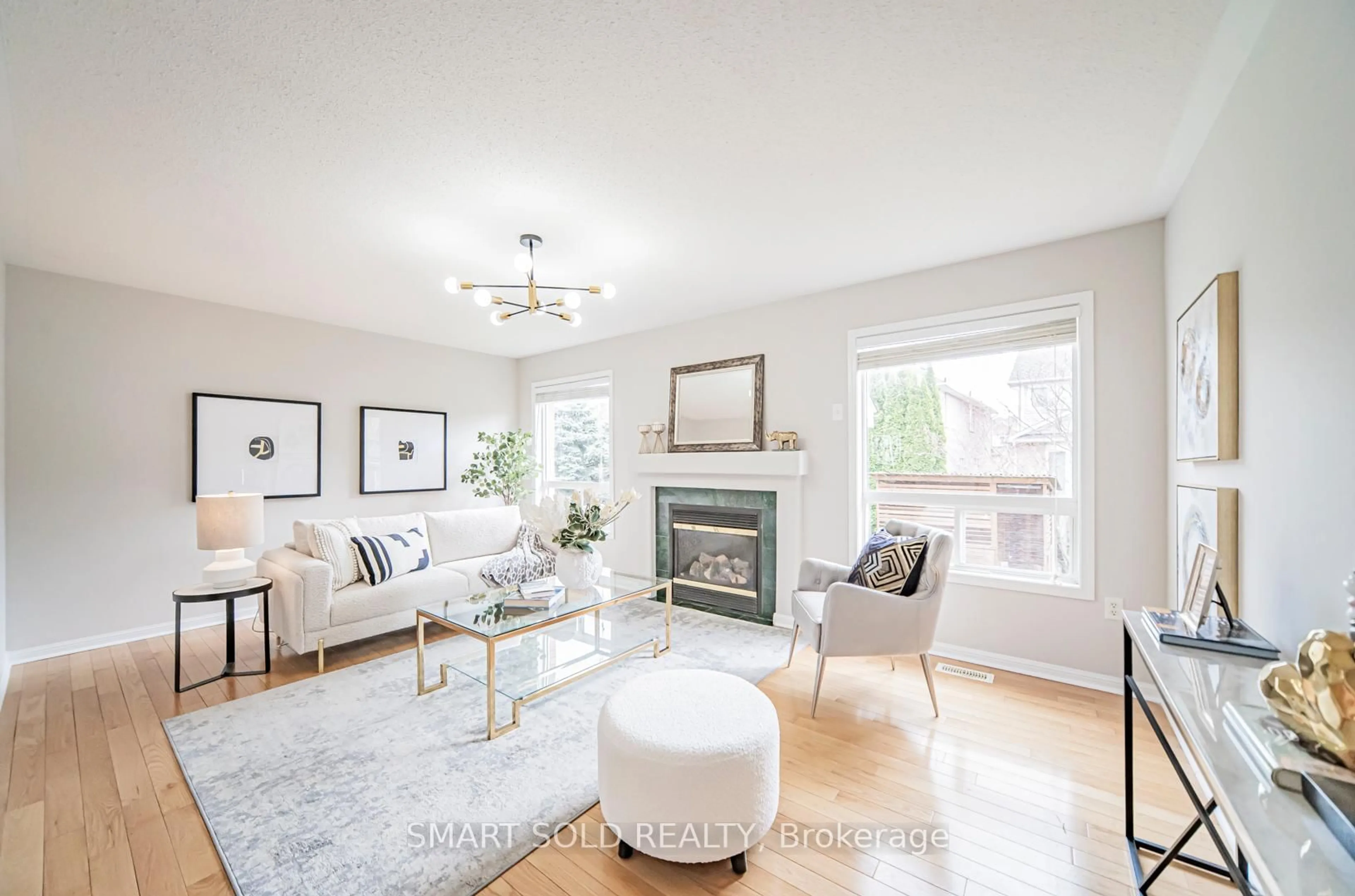 Living room with furniture, wood/laminate floor for 31 Fitzwilliam Ave, Richmond Hill Ontario L4E 4N8