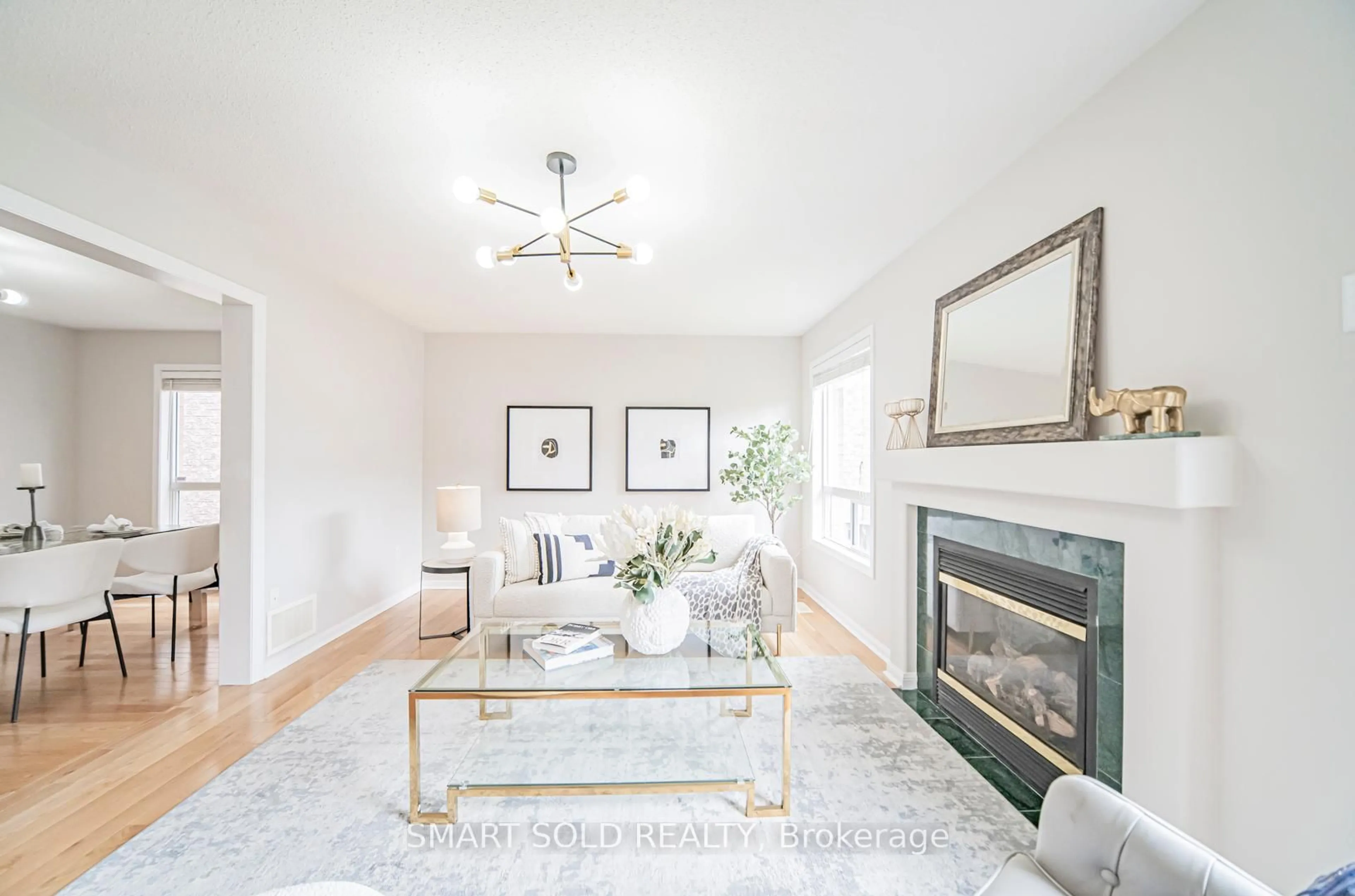 Living room with furniture, unknown for 31 Fitzwilliam Ave, Richmond Hill Ontario L4E 4N8