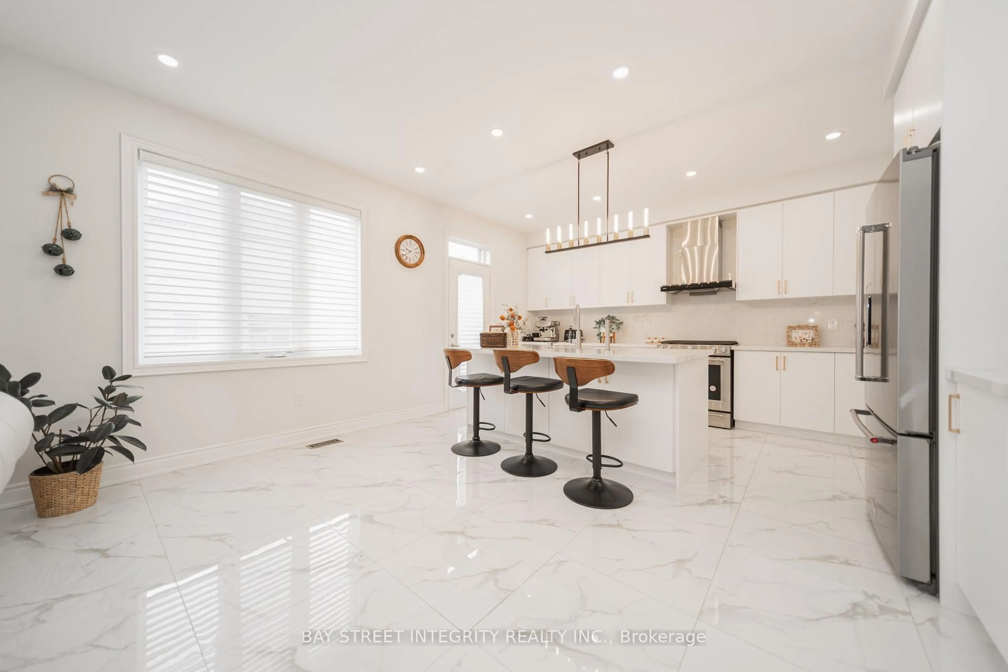 Open concept kitchen, ceramic/tile floor for 147 Prairie Rose Dr, Richmond Hill Ontario L4S 0M9