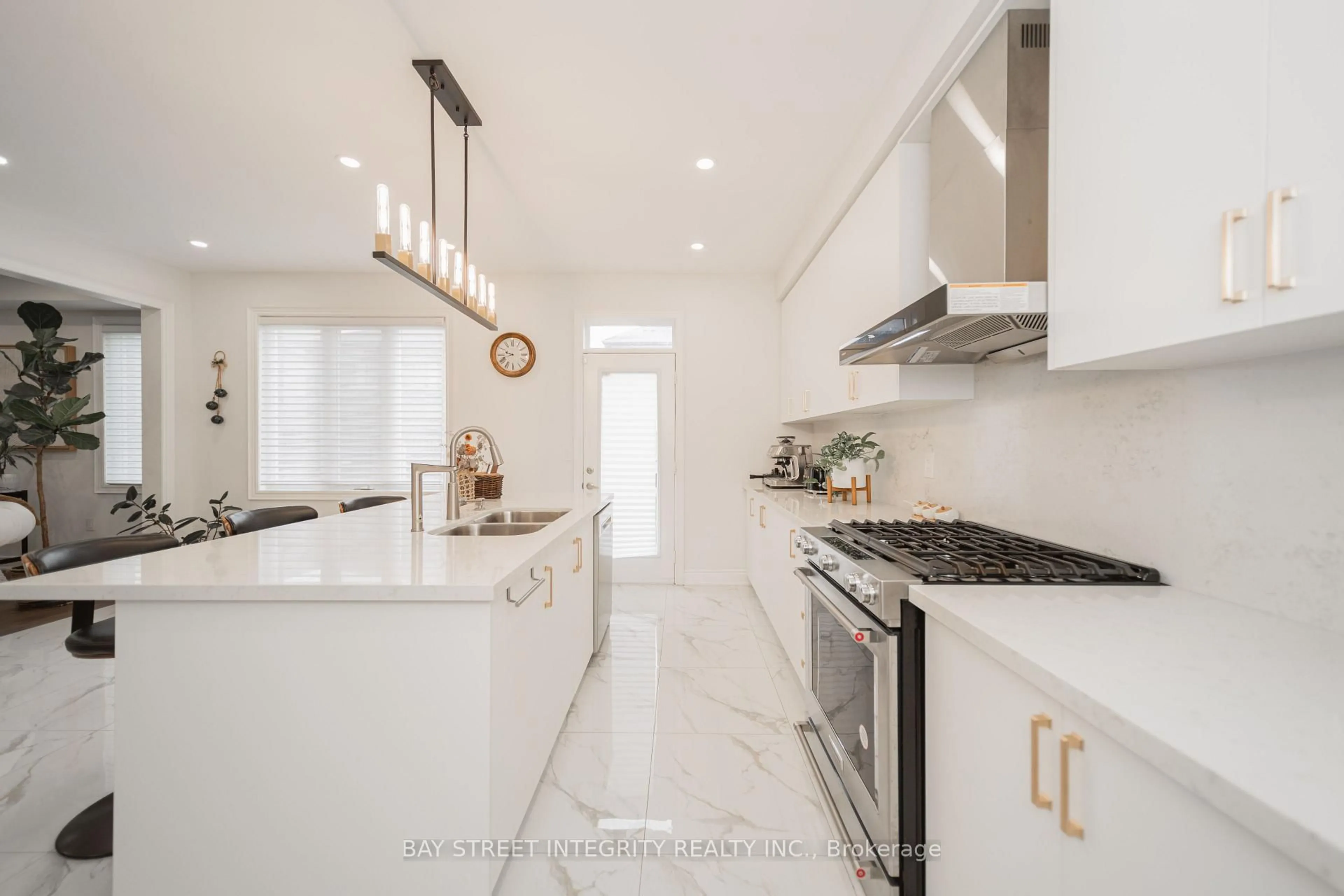 Contemporary kitchen, ceramic/tile floor for 147 Prairie Rose Dr, Richmond Hill Ontario L4S 0M9