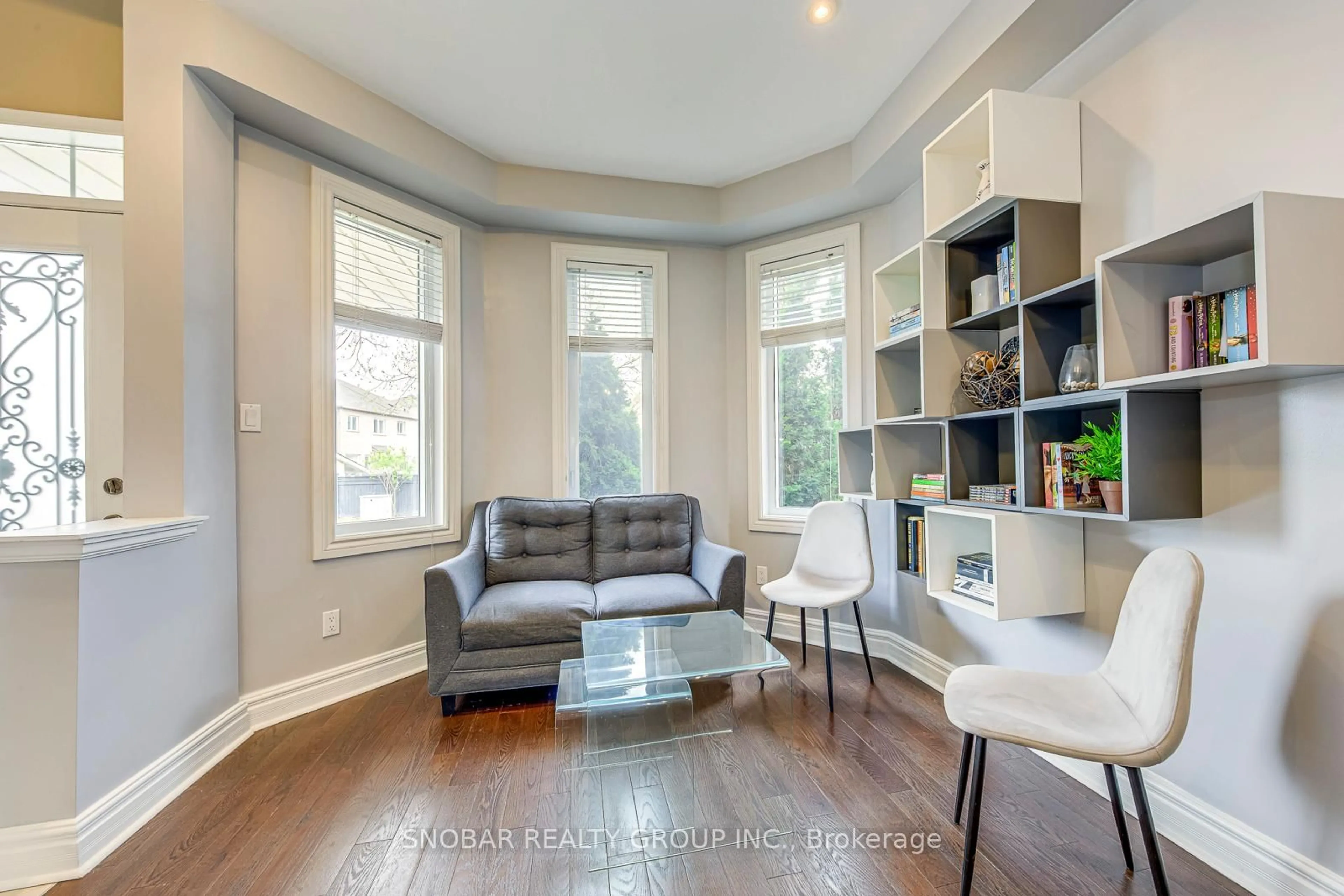 Living room with furniture, wood/laminate floor for 62 Bunting Dr, Vaughan Ontario L4H 2E8