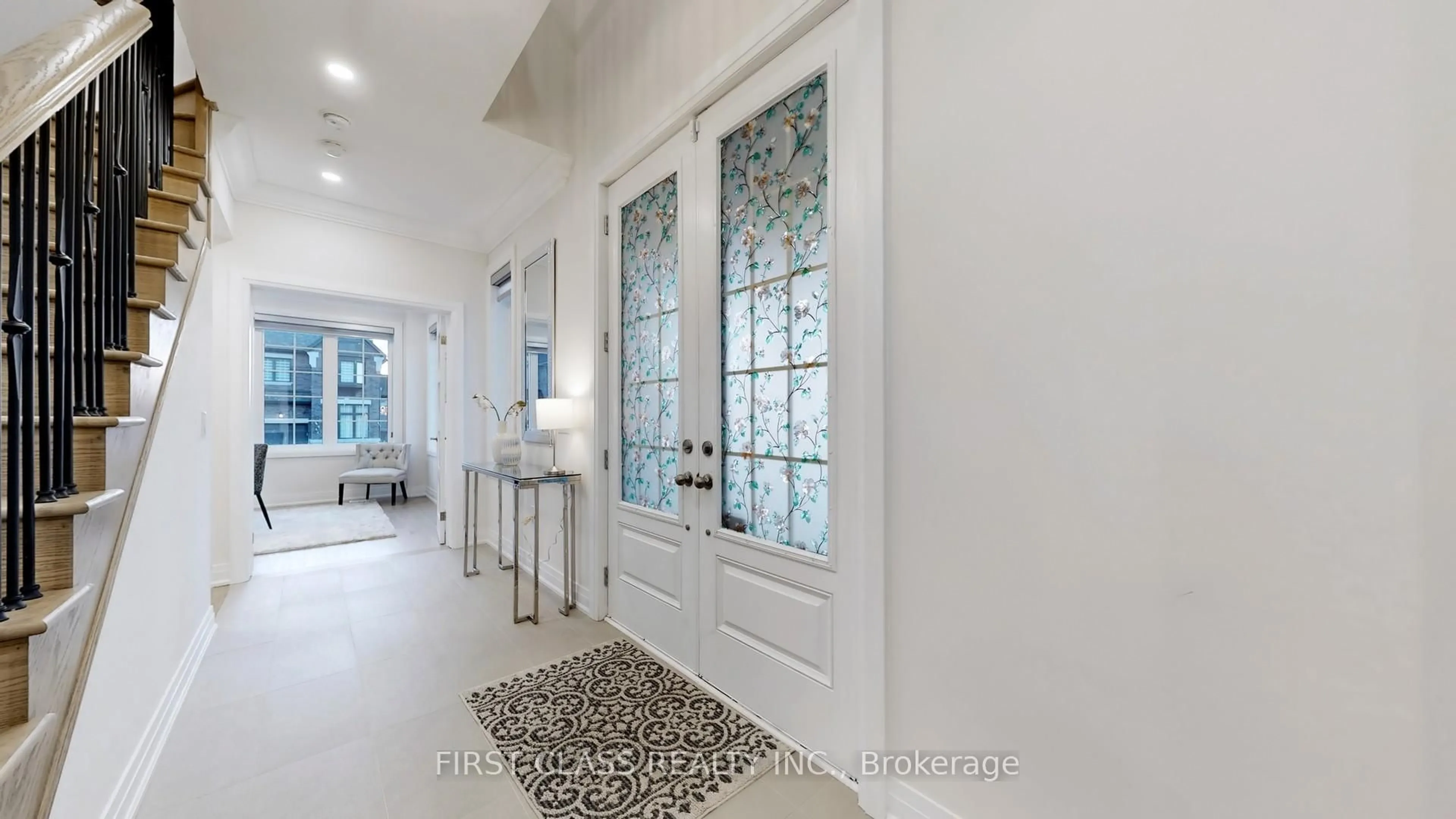 Indoor entryway for 135 Carriage Shop Bend, East Gwillimbury Ontario L9N 0Y2