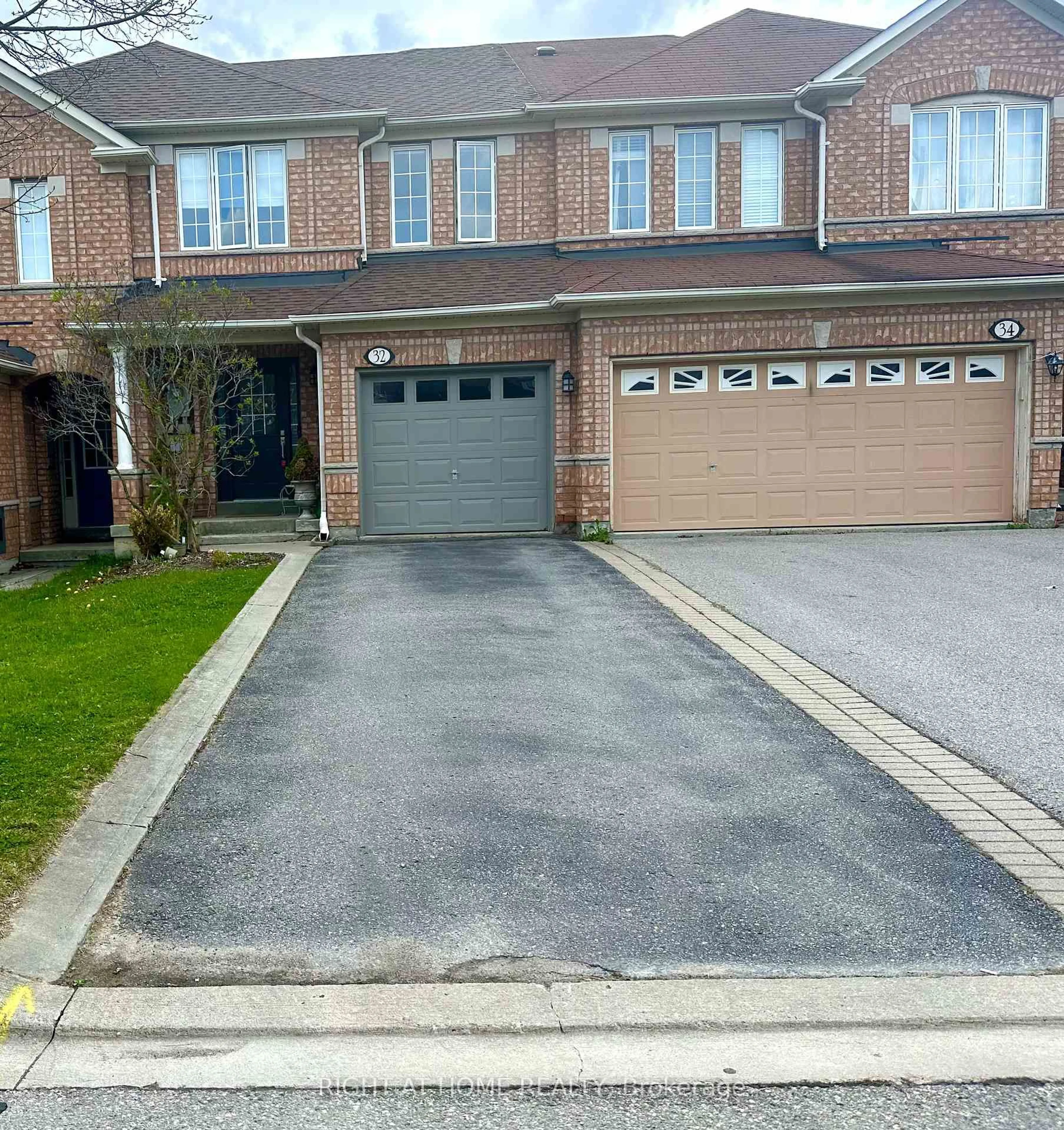 Unknown for 32 Millcliff Circ, Aurora Ontario L4G 7N7