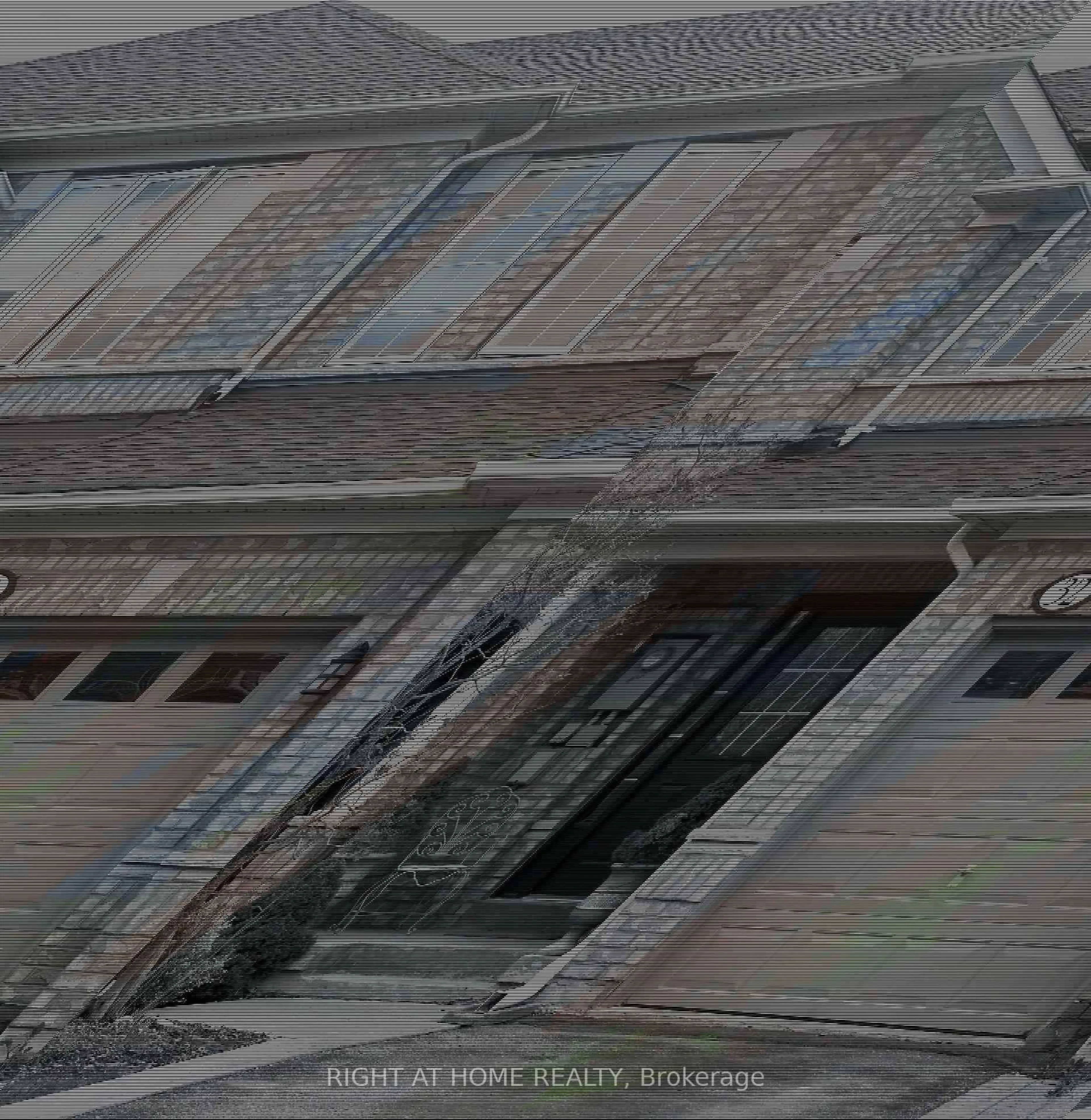Blurry image for 32 Millcliff Circ, Aurora Ontario L4G 7N7