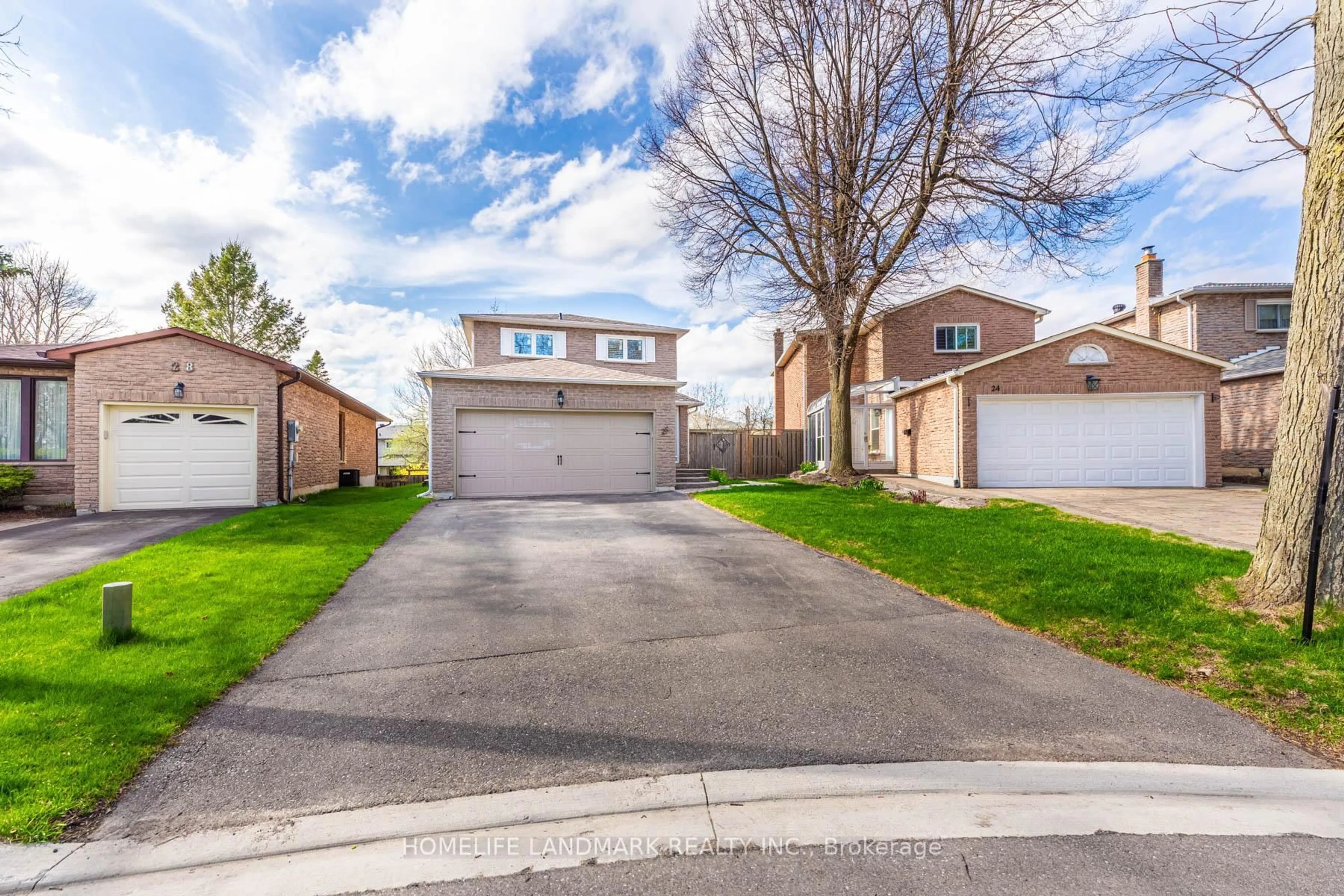 A pic from outside/outdoor area/front of a property/back of a property/a pic from drone, street for 26 Mercer Cres, Markham Ontario L3P 4K3