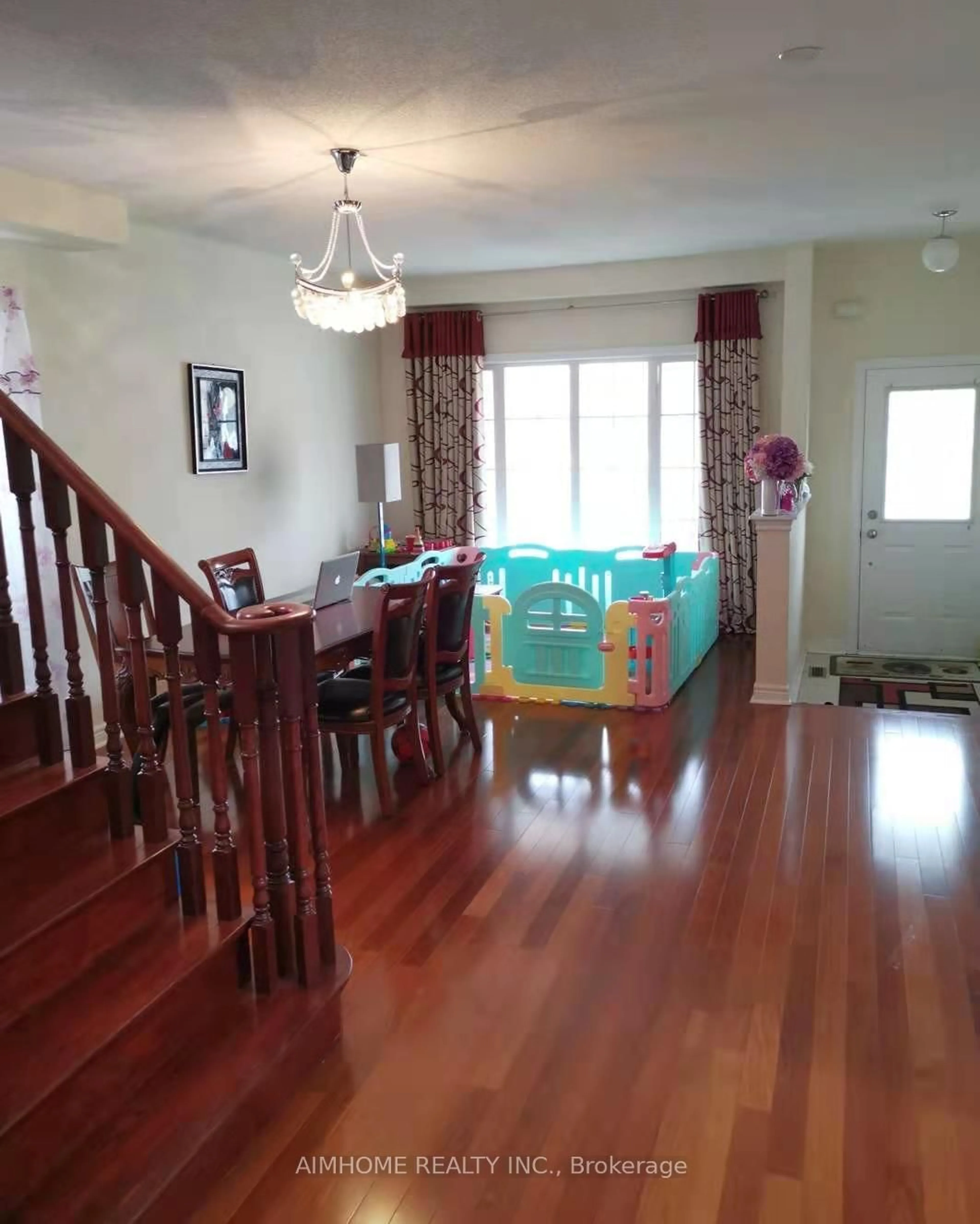 Dining room, wood/laminate floor for 61 Ten Oaks Blvd, Vaughan Ontario L4K 5G3