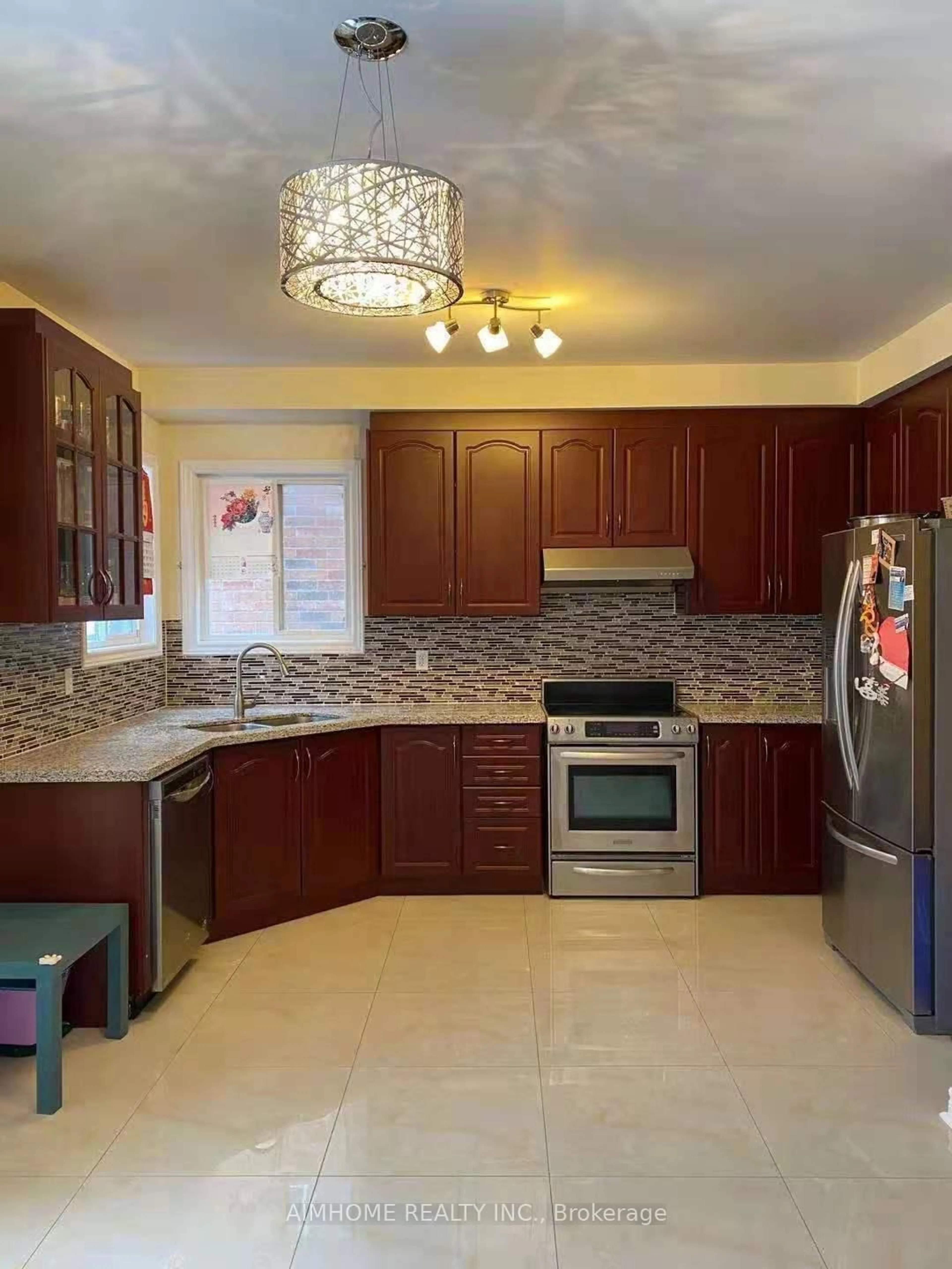 Standard kitchen, ceramic/tile floor for 61 Ten Oaks Blvd, Vaughan Ontario L4K 5G3