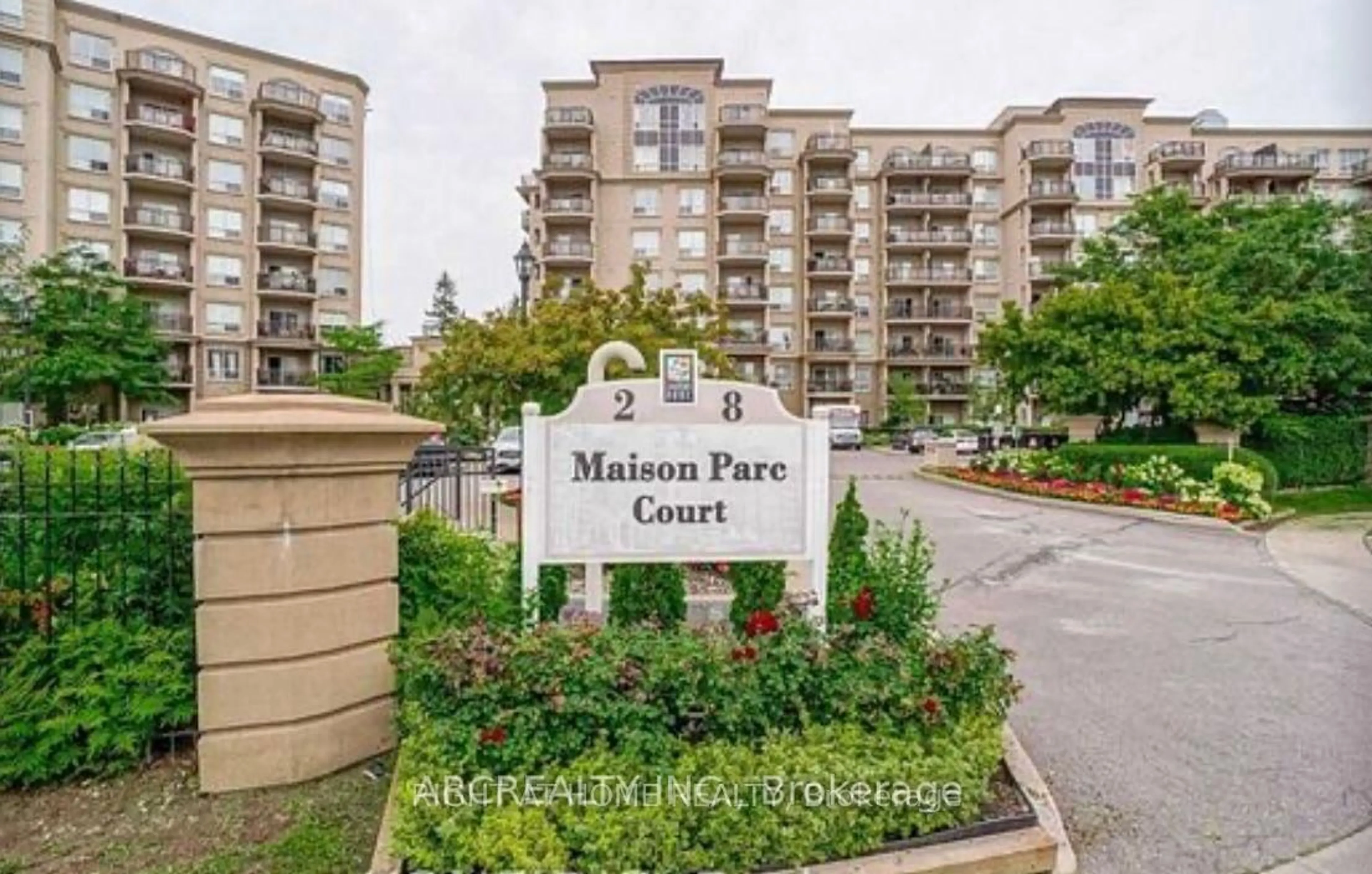 Indoor foyer for 2 Maison Parc Crt #304, Vaughan Ontario L4J 9K4