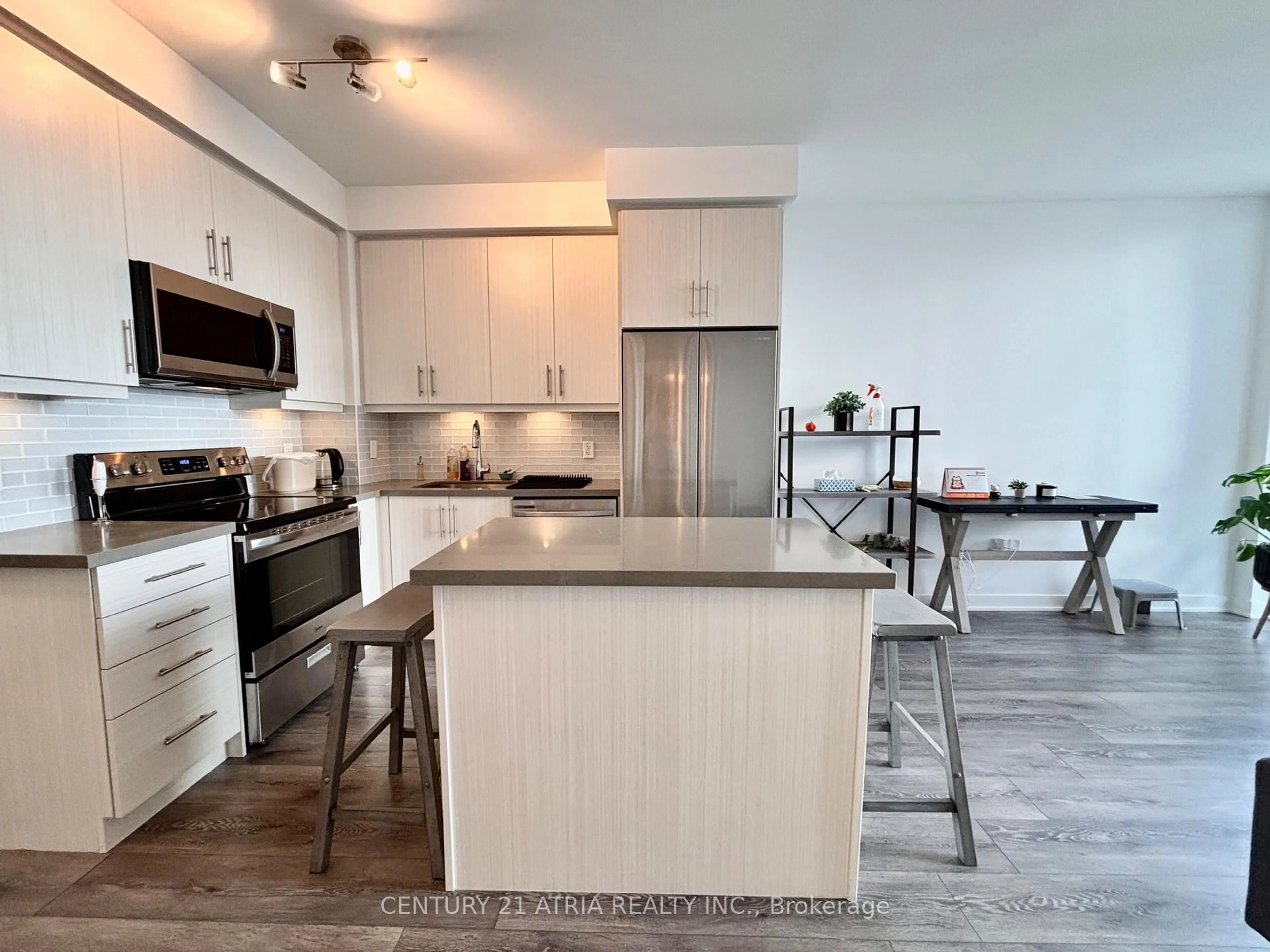 Open concept kitchen, unknown for 105 Oneida Cres #2101, Richmond Hill Ontario L4B 0H6