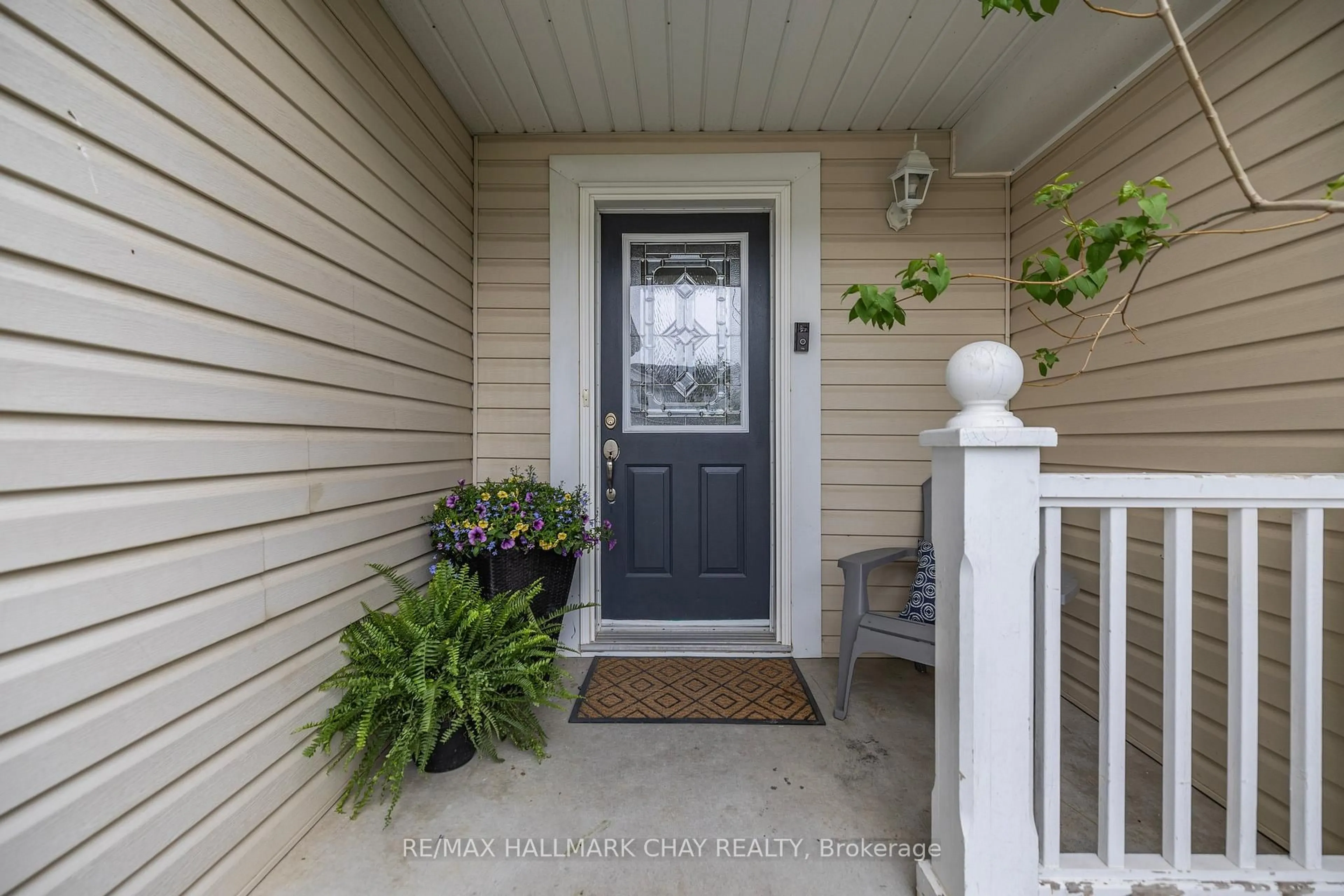 Indoor entryway for 4 Mcgahey St, New Tecumseth Ontario L0G 1W0