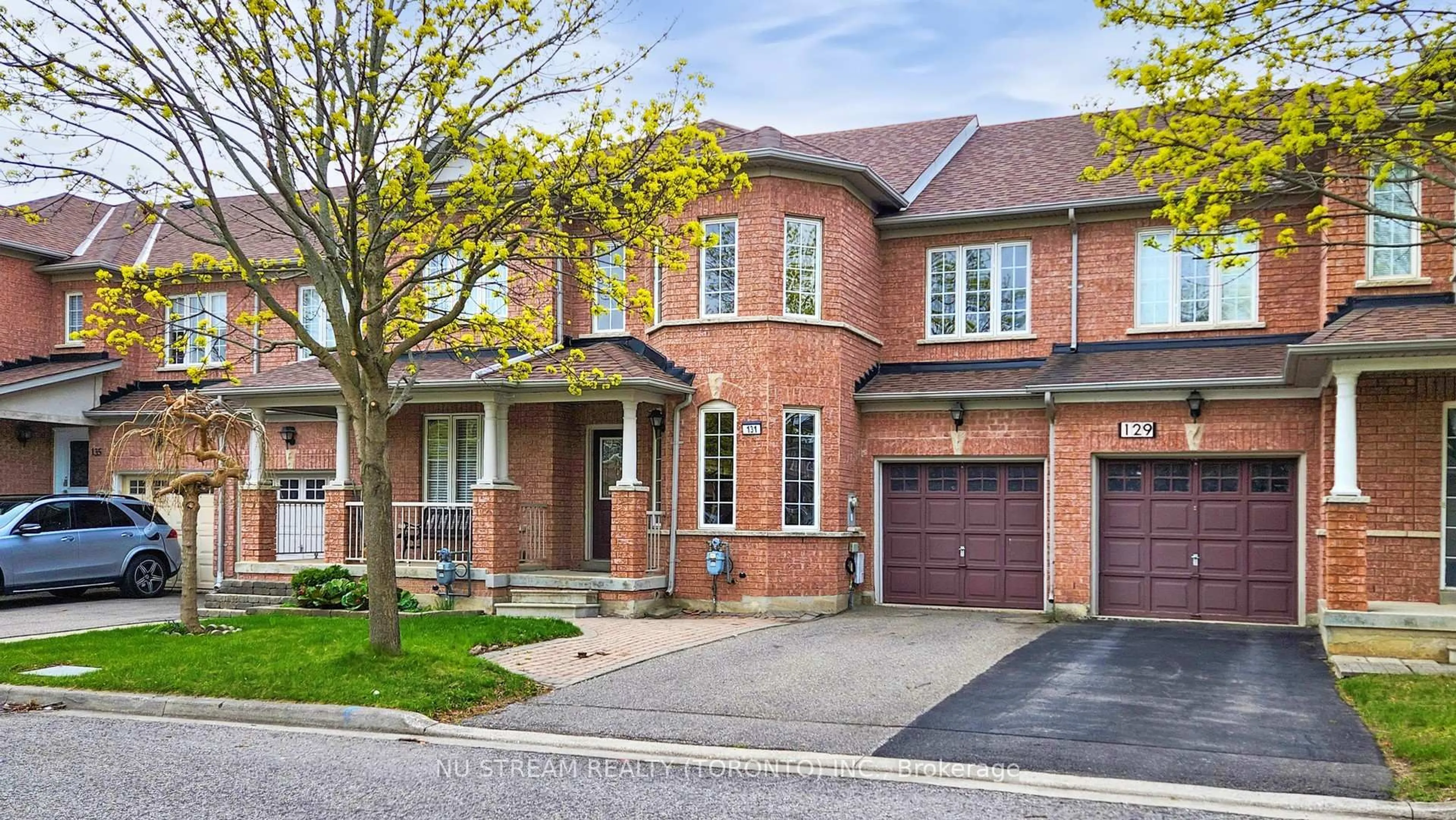 Home with brick exterior material, street for 131 Rideau Dr, Richmond Hill Ontario L4B 4P2