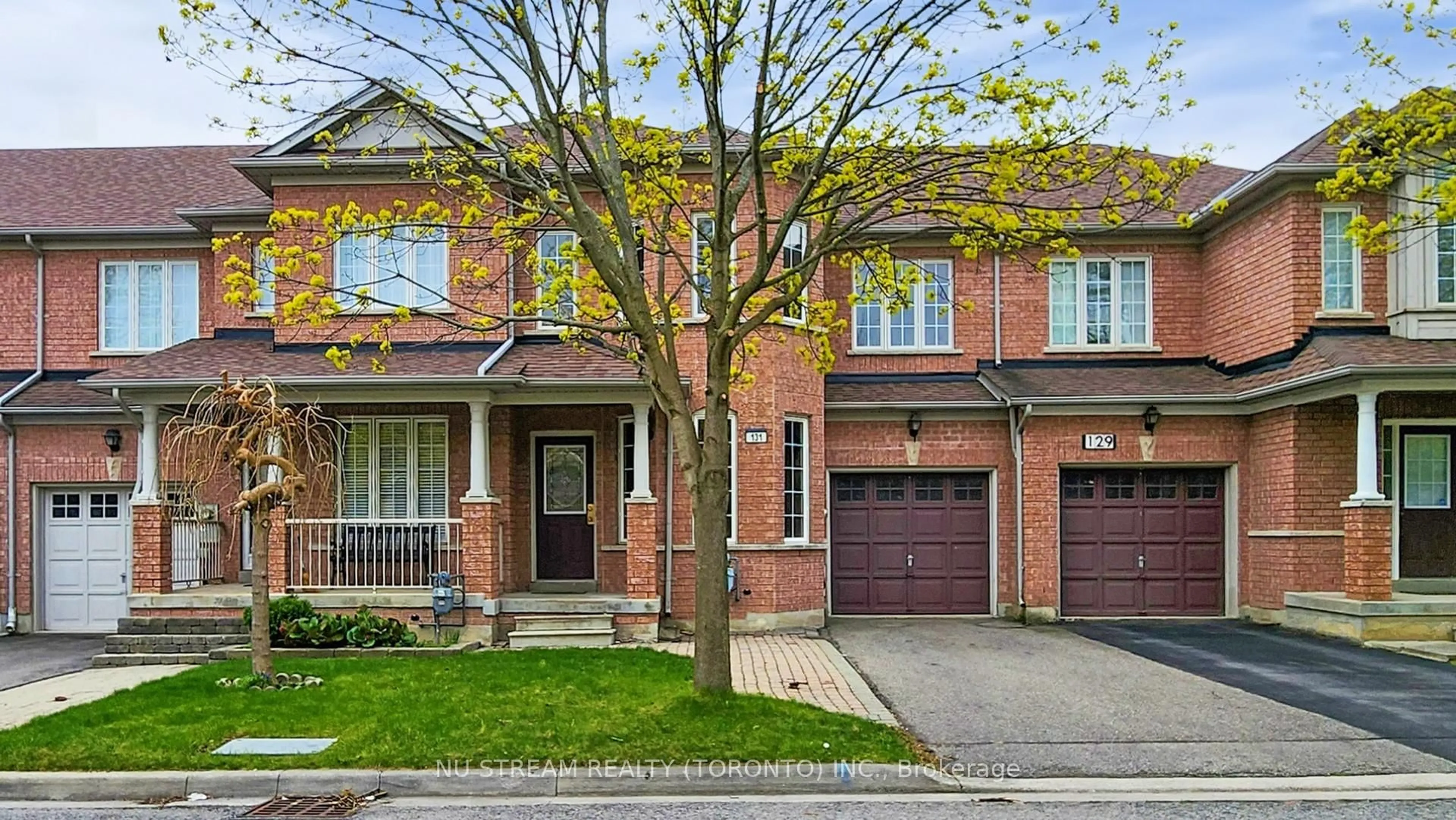 Home with brick exterior material, street for 131 Rideau Dr, Richmond Hill Ontario L4B 4P2