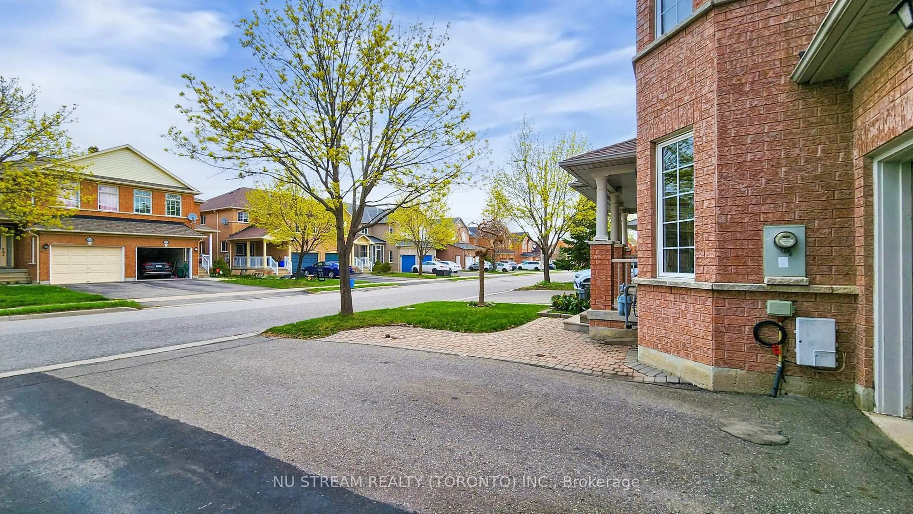 Unknown for 131 Rideau Dr, Richmond Hill Ontario L4B 4P2