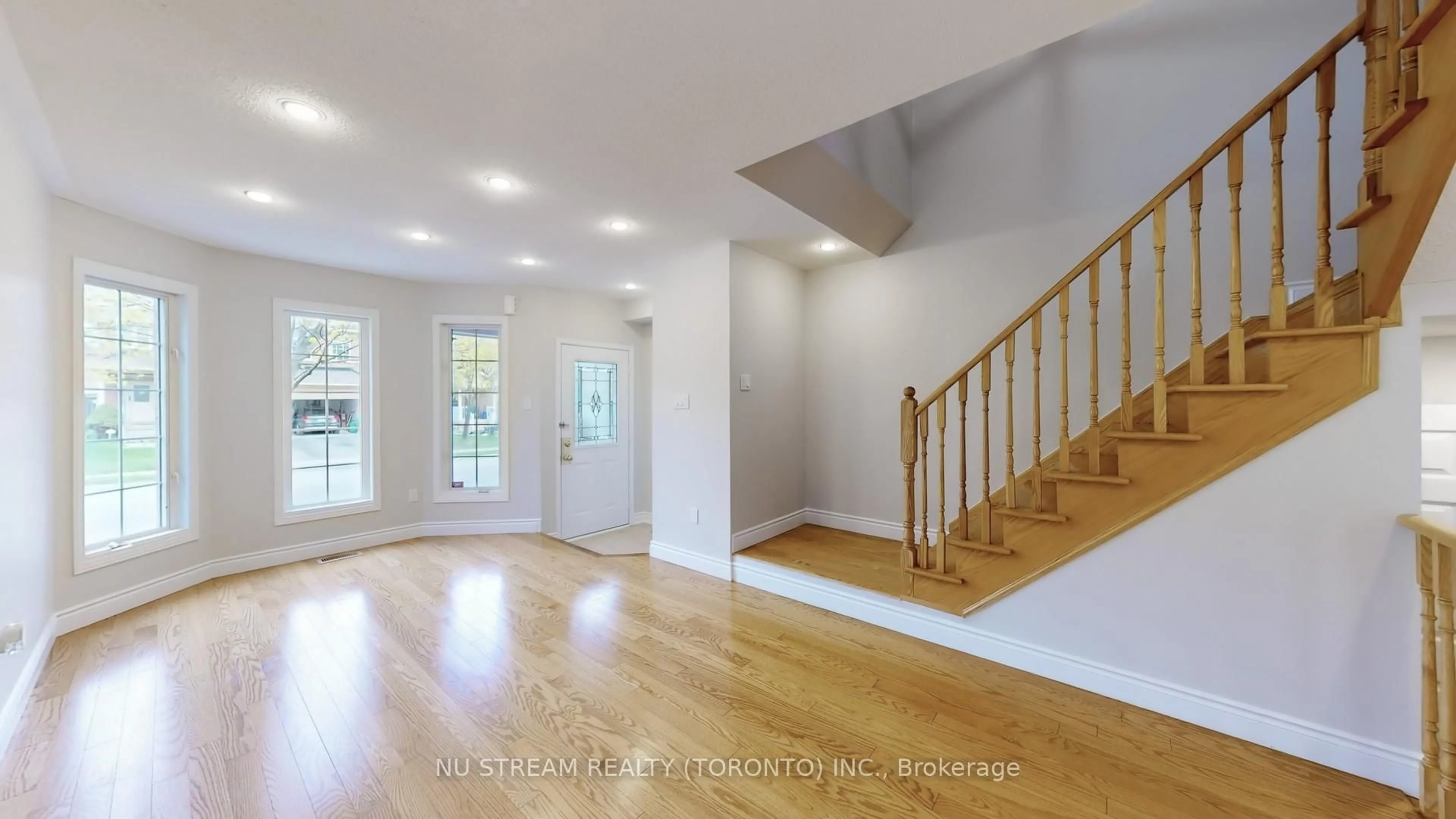Unknown for 131 Rideau Dr, Richmond Hill Ontario L4B 4P2