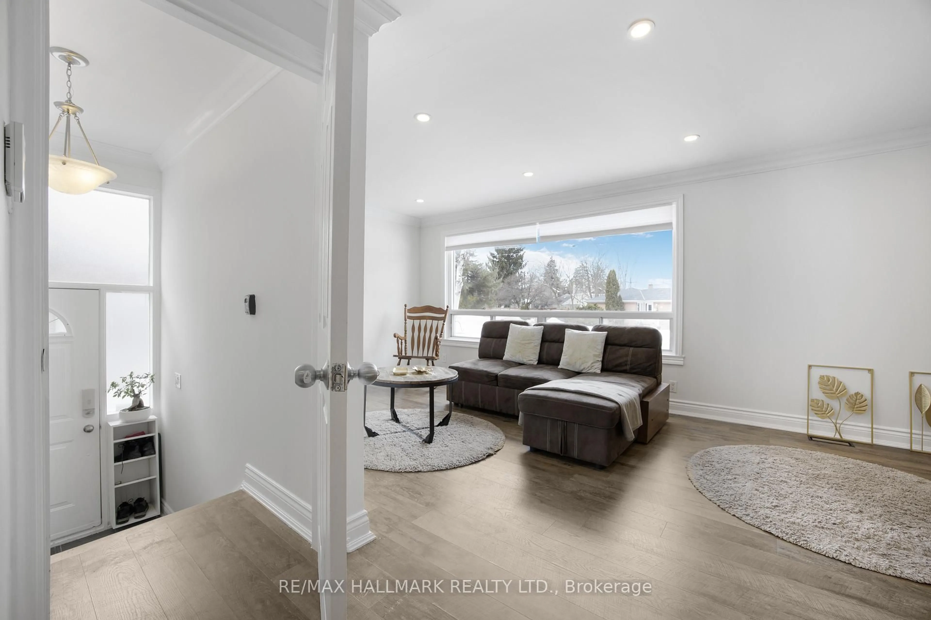 Unknown for 33 Patrick Dr, Aurora Ontario L4G 2A6