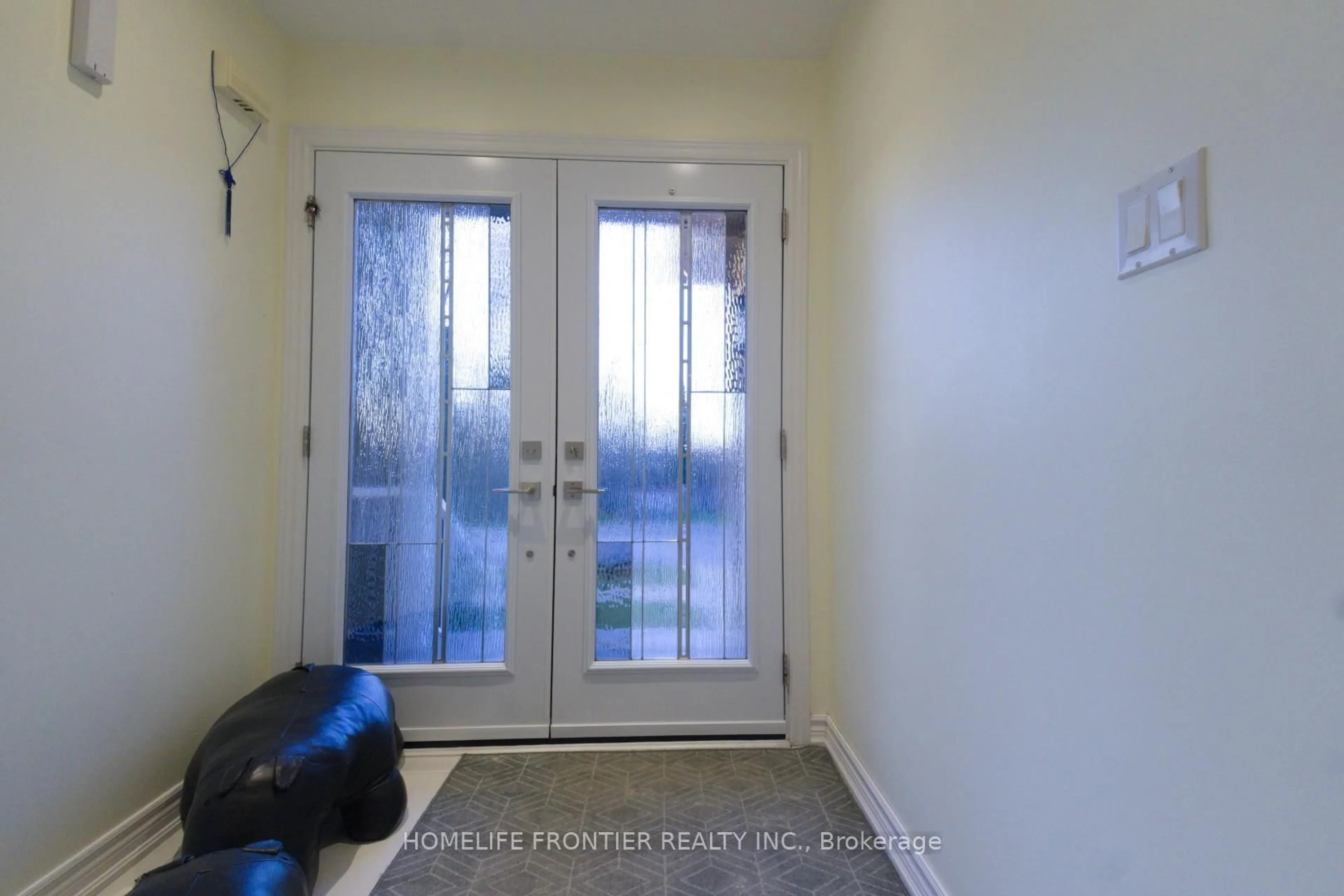 Indoor entryway for 50 Bel Canto Cres, Richmond Hill Ontario L4E 4G7