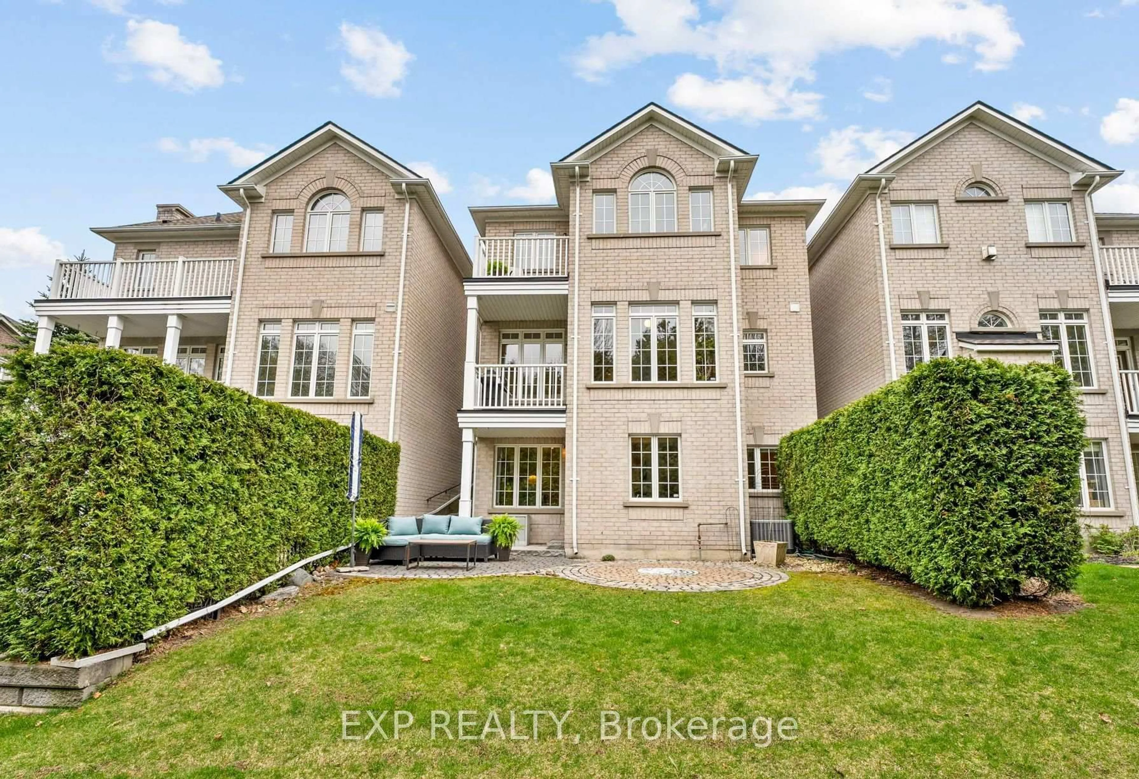 A pic from outside/outdoor area/front of a property/back of a property/a pic from drone, water/lake/river/ocean view for 54 Stonecliffe Cres, Aurora Ontario L4G 7Z6