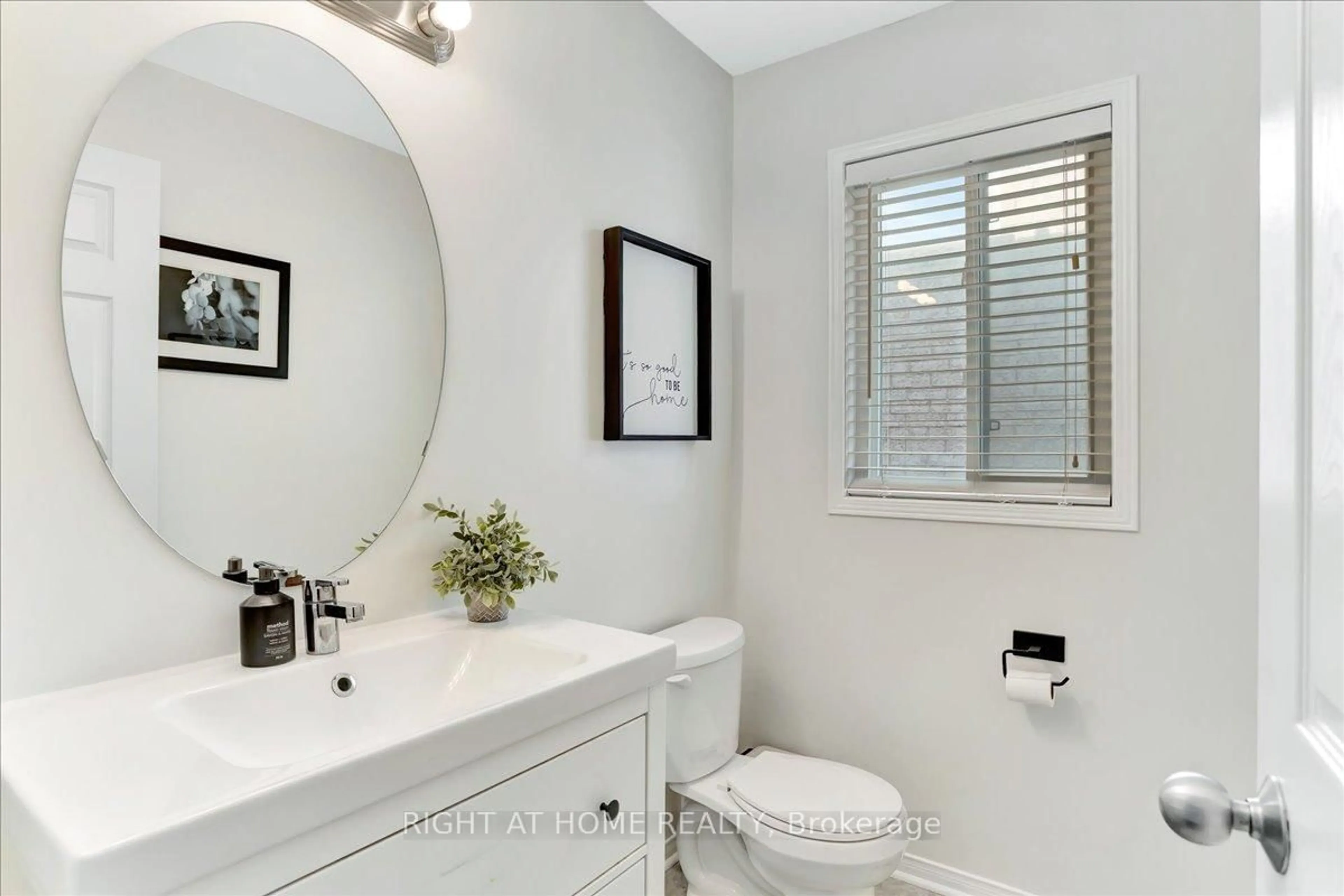 Contemporary bathroom, ceramic/tile floor for 10 Liberty Cres, Bradford West Gwillimbury Ontario L3Z 0P4