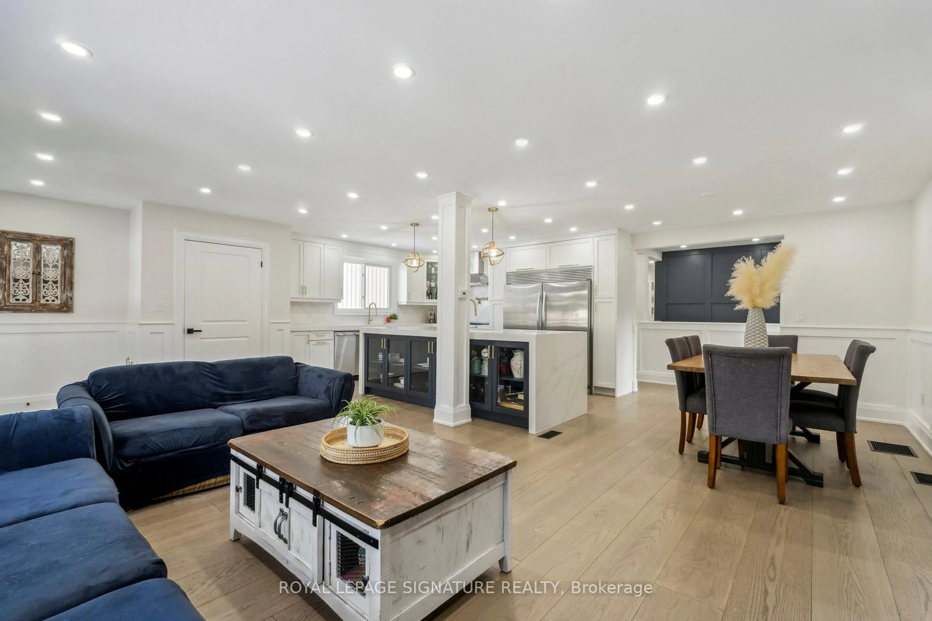Open concept kitchen, unknown for 2199 Richard St, Innisfil Ontario L9S 2C4