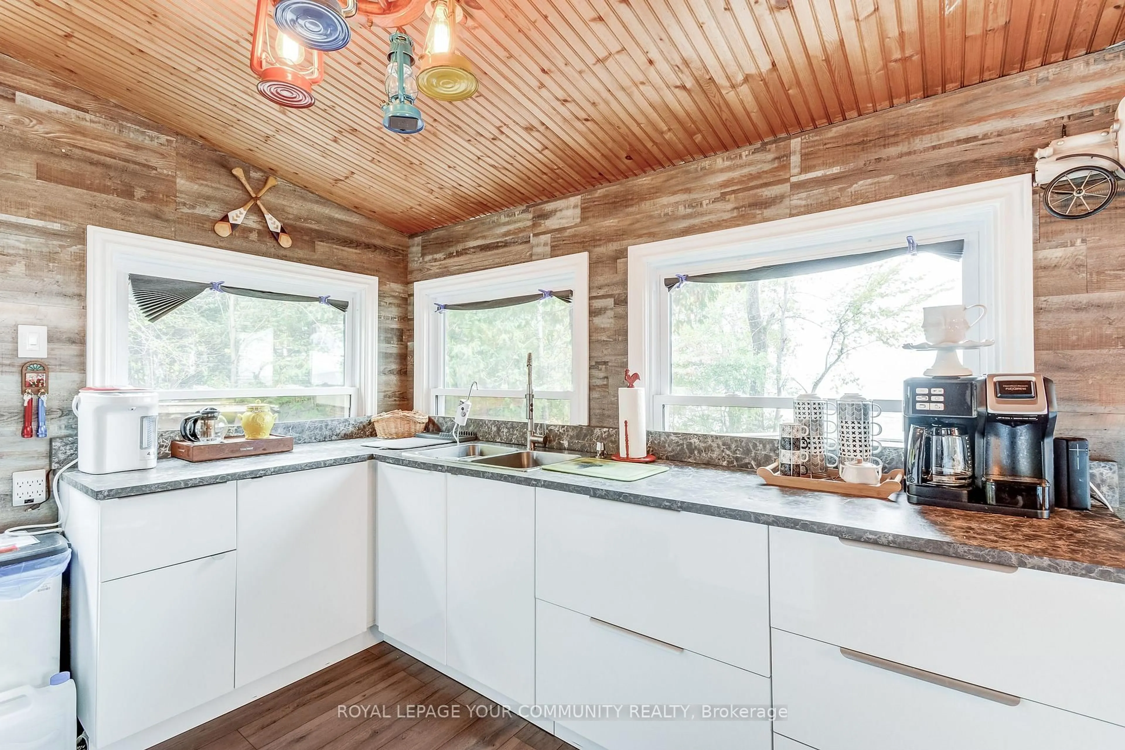 Open concept kitchen, wood/laminate floor for 1637 Chief Joseph Snake Rd, Georgina Islands Ontario L0E 1R0