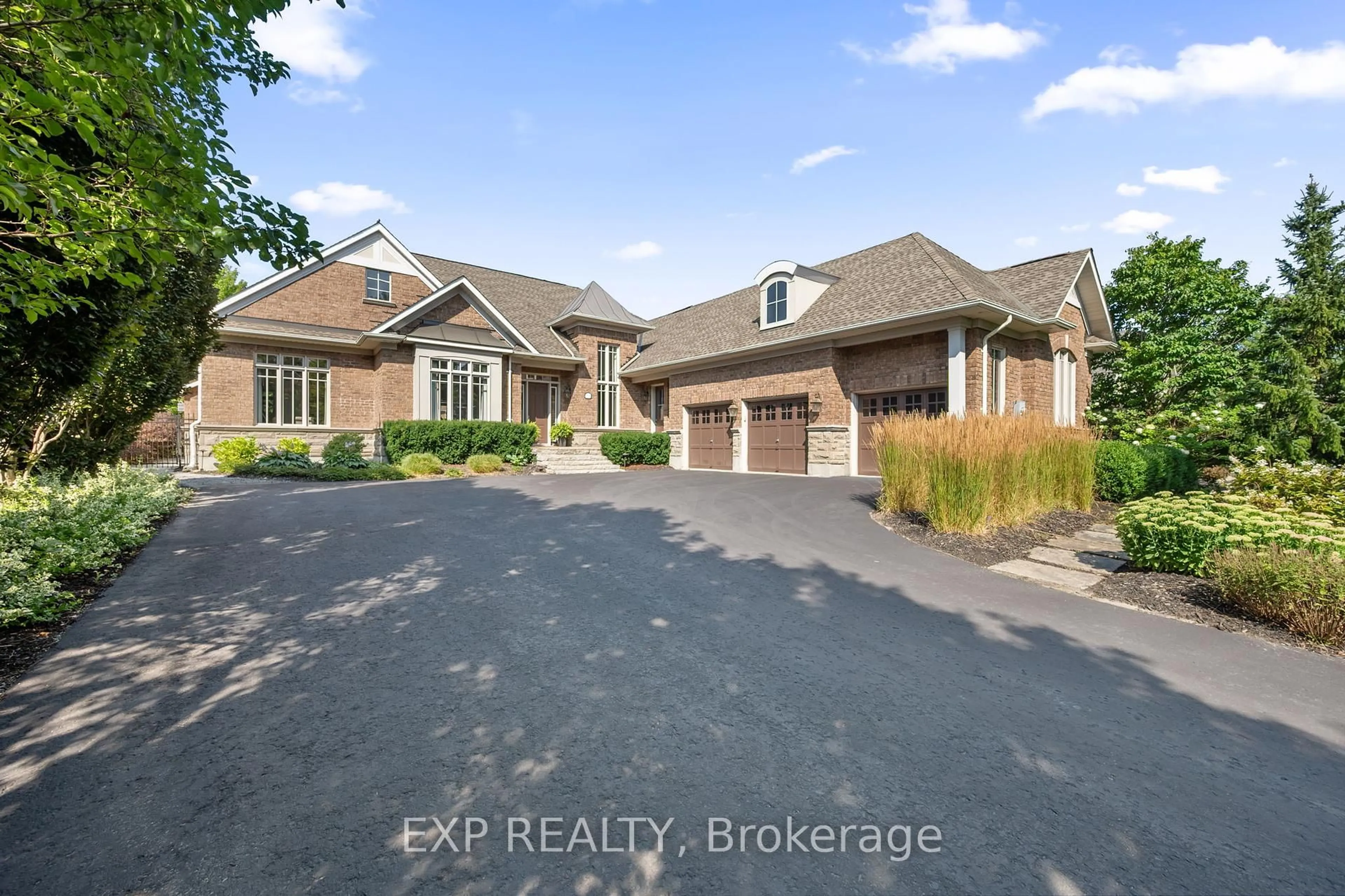 A pic from outside/outdoor area/front of a property/back of a property/a pic from drone, street for 53 Country Club Cres, Uxbridge Ontario L9P 0B8