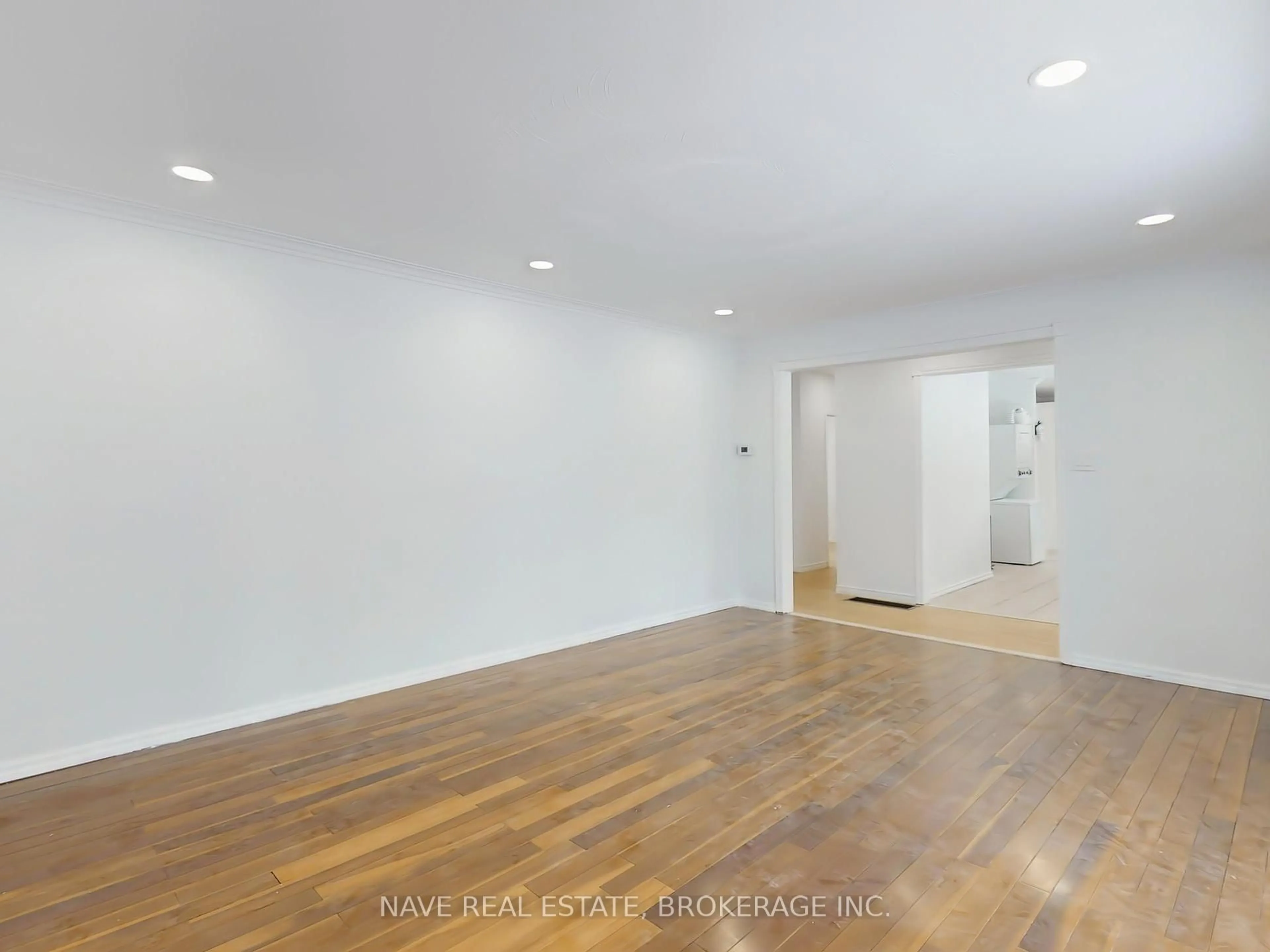 A pic of a room for 20015 Bathurst St, East Gwillimbury Ontario L9N 1N3