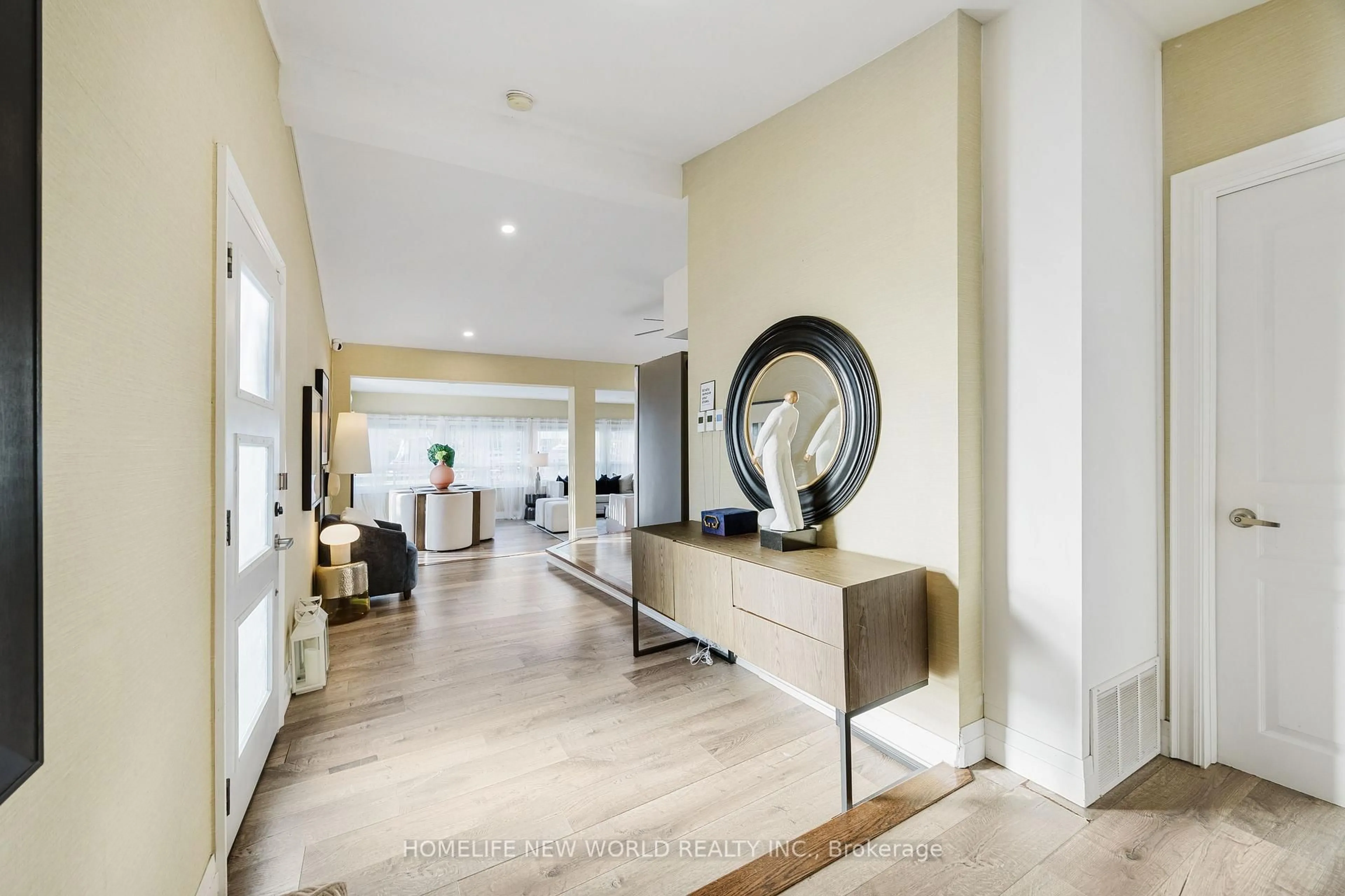 Unknown for 12 Mac Ave, Georgina Ontario L4P 3W5