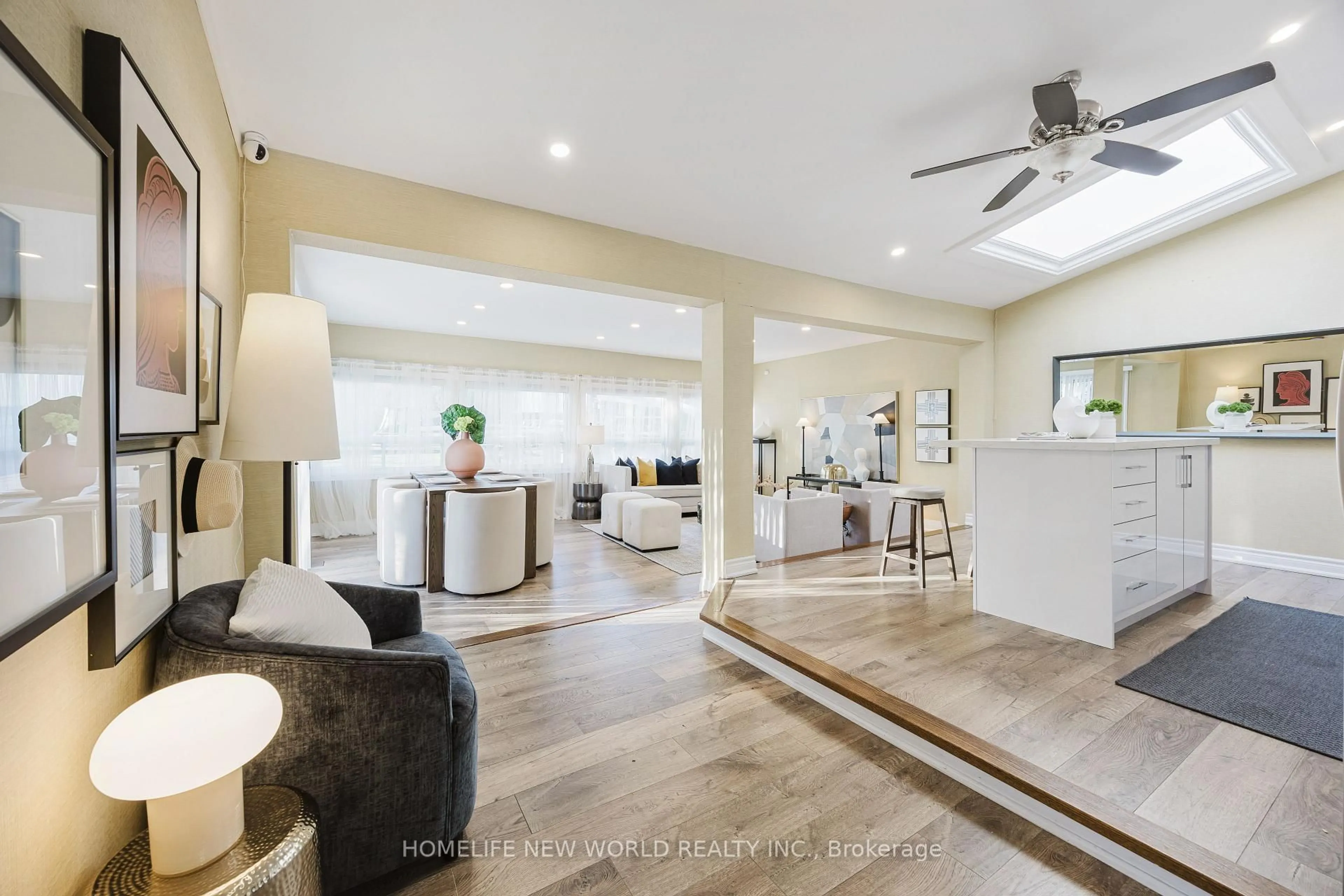 Unknown for 12 Mac Ave, Georgina Ontario L4P 3W5