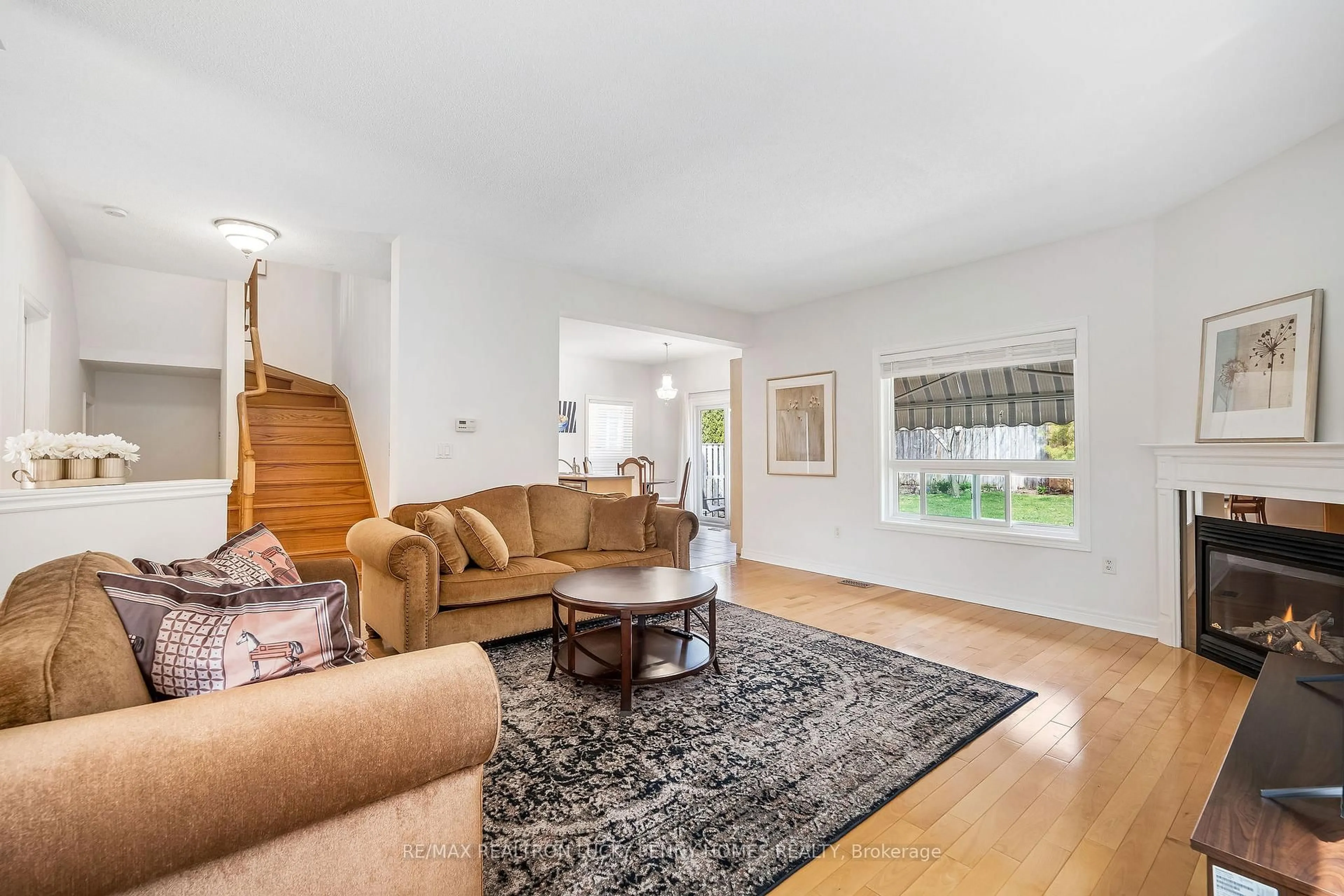 Living room with furniture, unknown for 14 Kaitlin Dr, Richmond Hill Ontario L4E 3W6