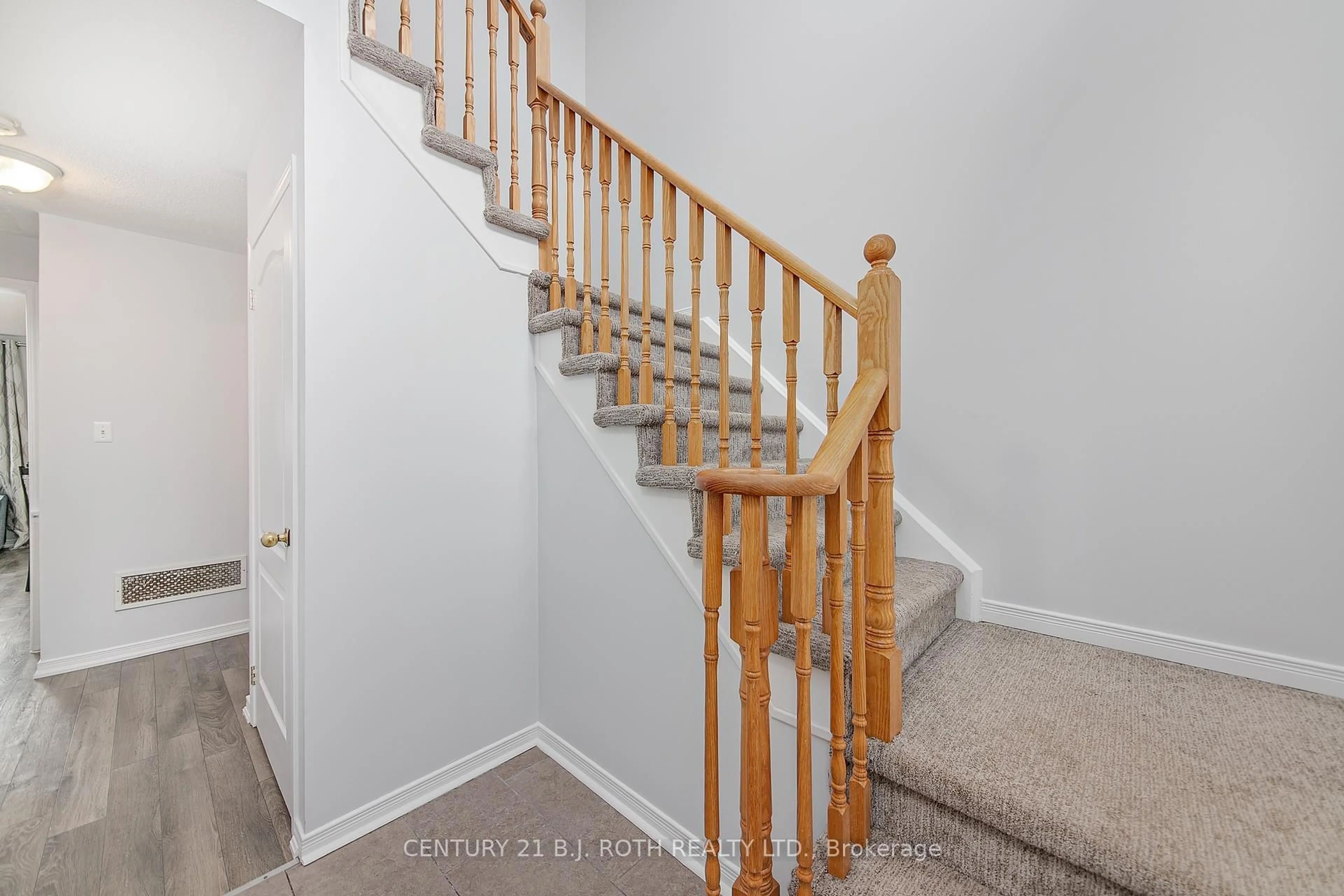 Stairs for 123 Stonemount Cres, Essa Ontario L0M 1B4