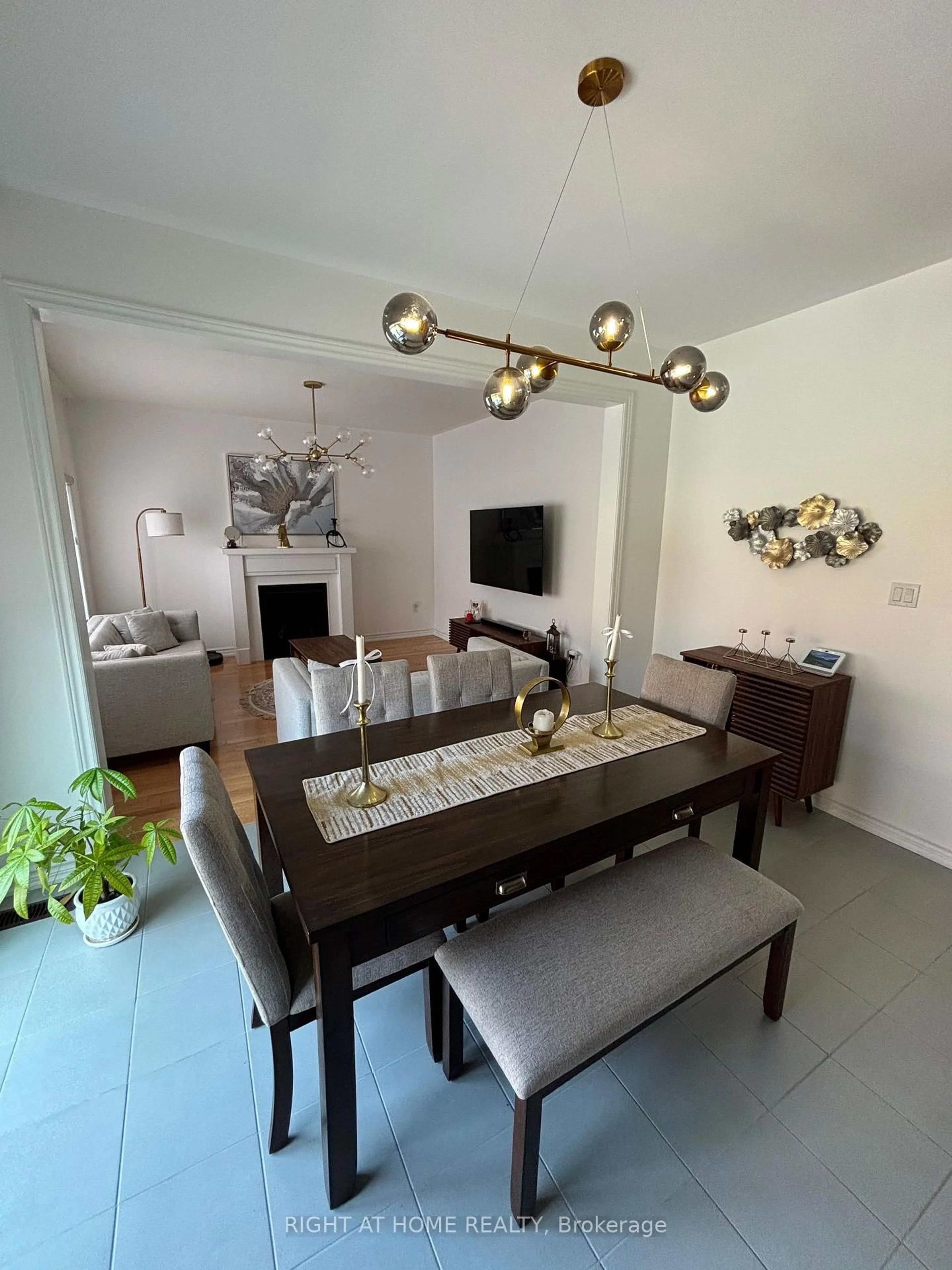 Dining room, unknown for 378 Danny Wheeler Blvd, Georgina Ontario L4P 0K2