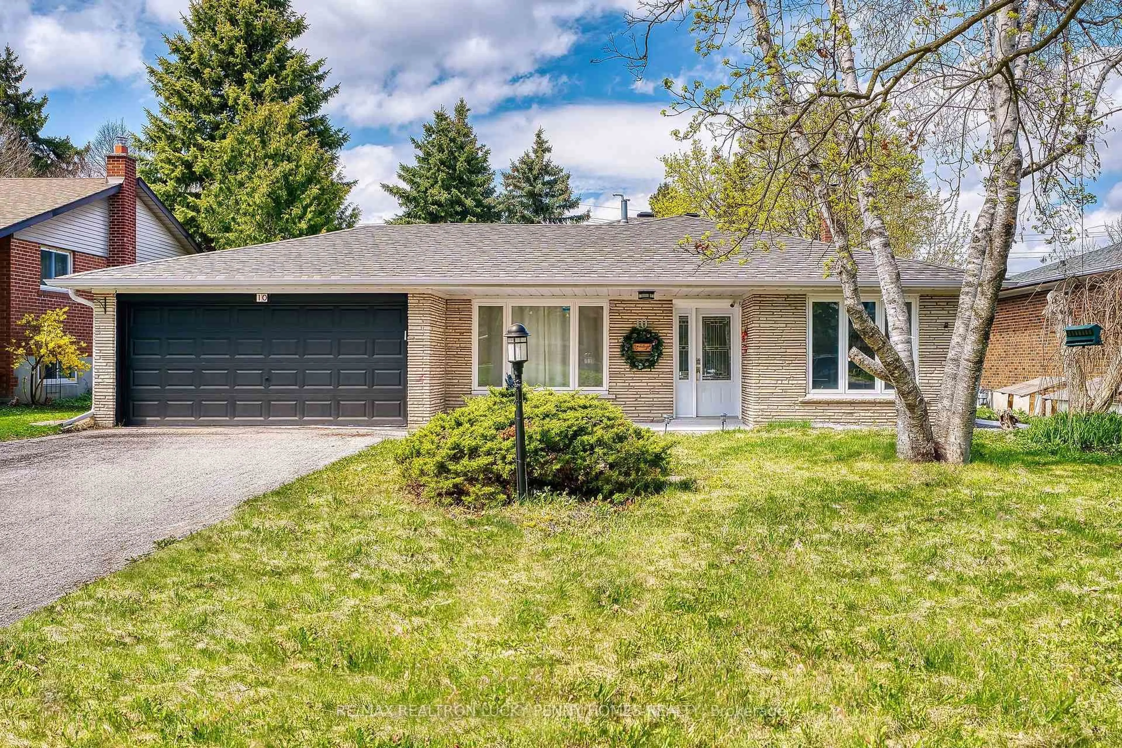 Home with vinyl exterior material, street for 10 Gladiator Rd, Markham Ontario L3P 1J2
