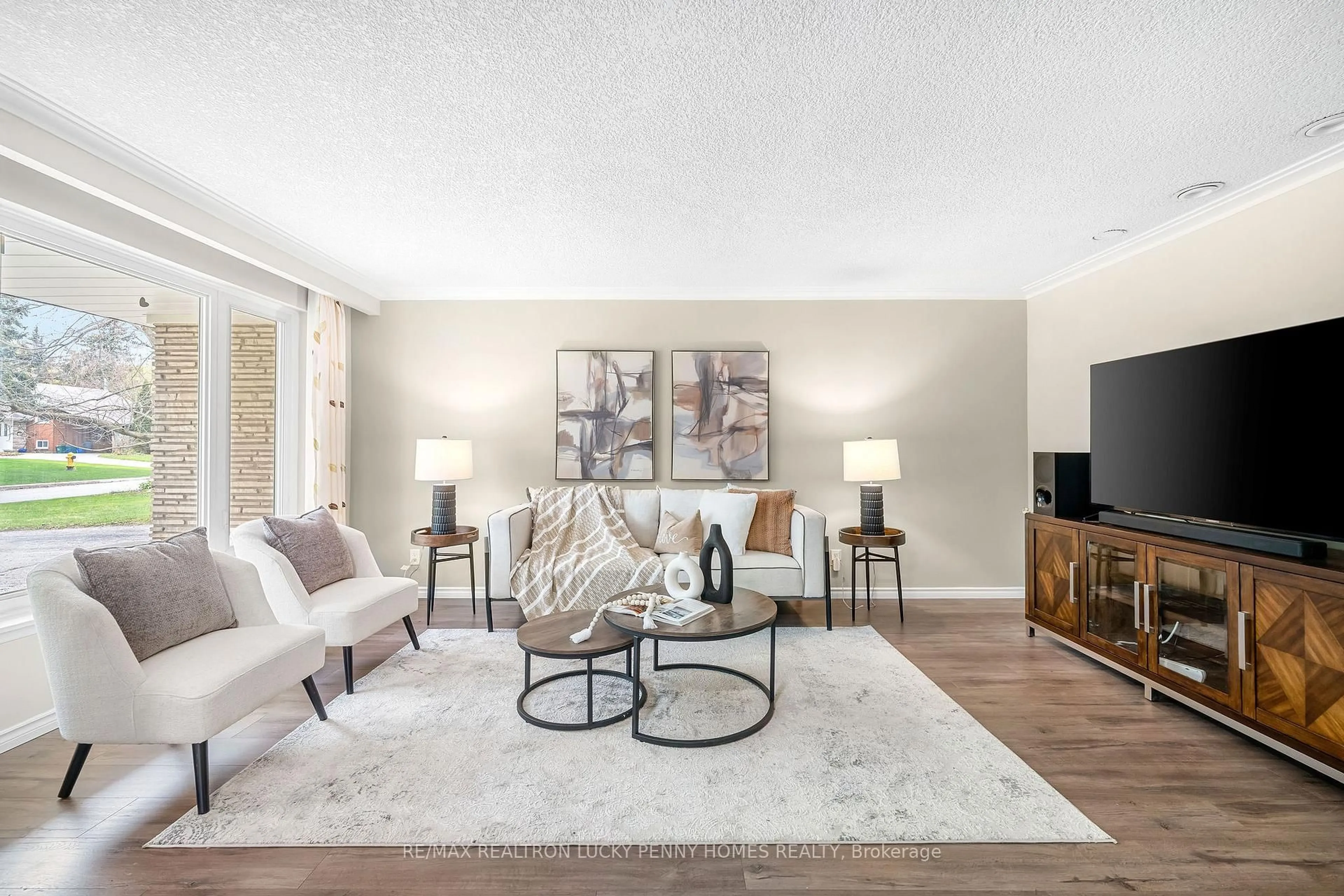Living room with furniture, unknown for 10 Gladiator Rd, Markham Ontario L3P 1J2