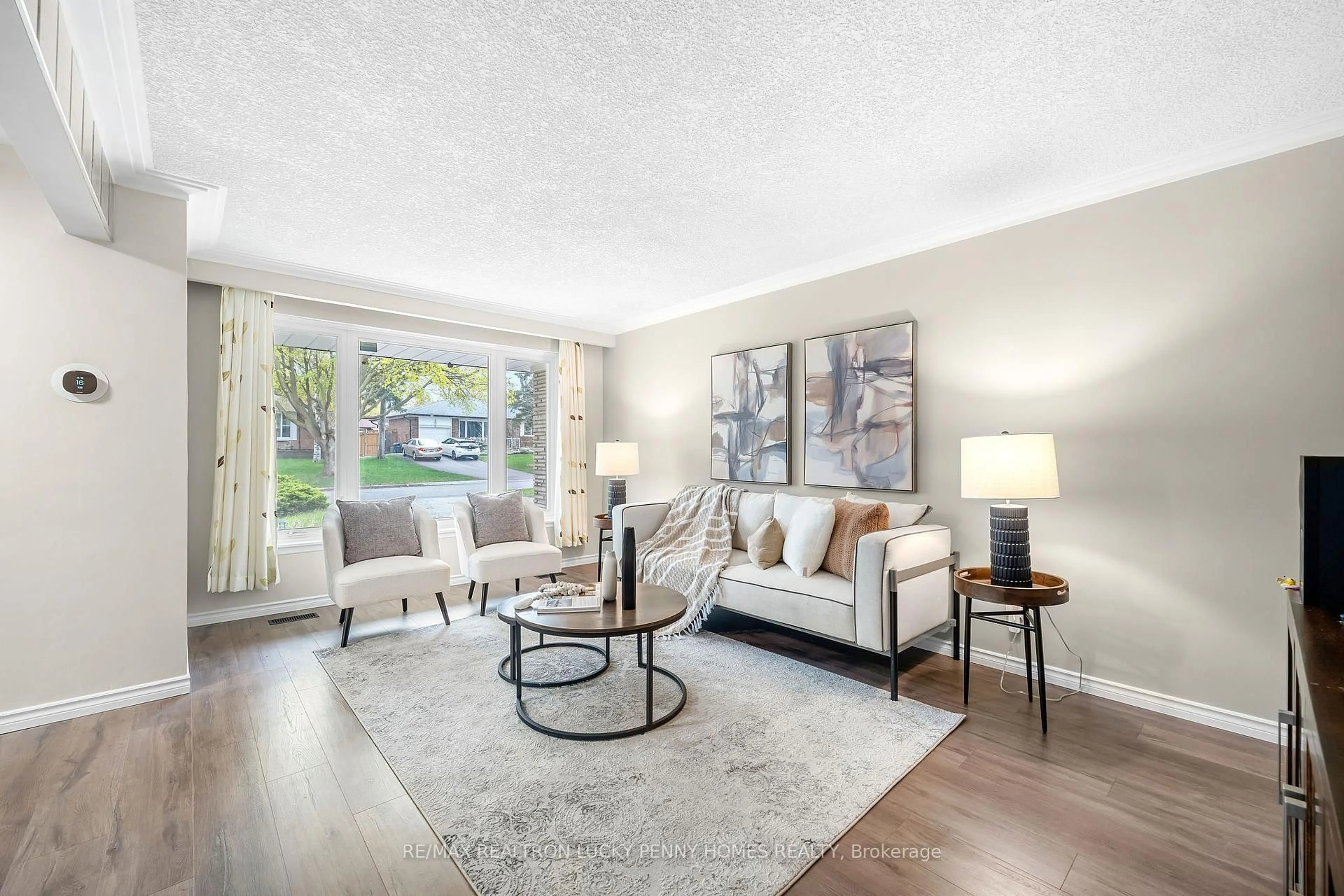 Living room with furniture, unknown for 10 Gladiator Rd, Markham Ontario L3P 1J2