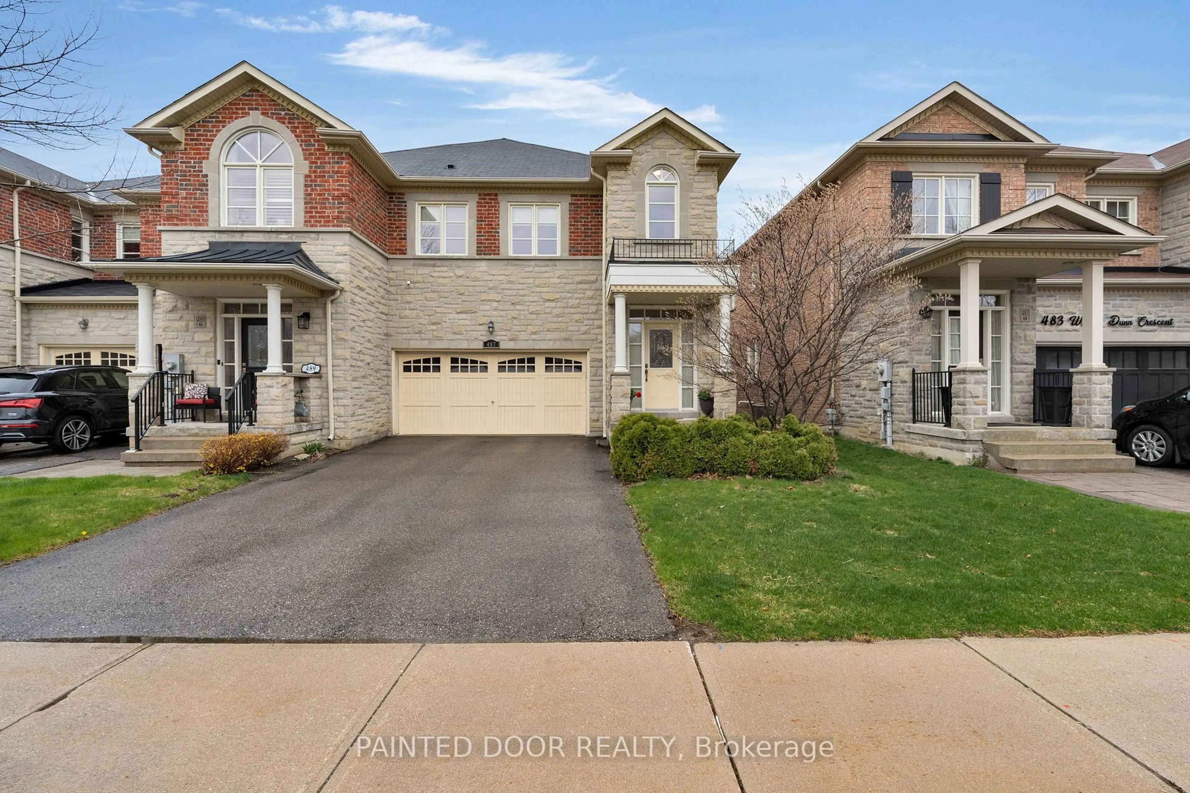 A pic from outside/outdoor area/front of a property/back of a property/a pic from drone, street for 487 William Dunn Cres, Newmarket Ontario L3X 3L4
