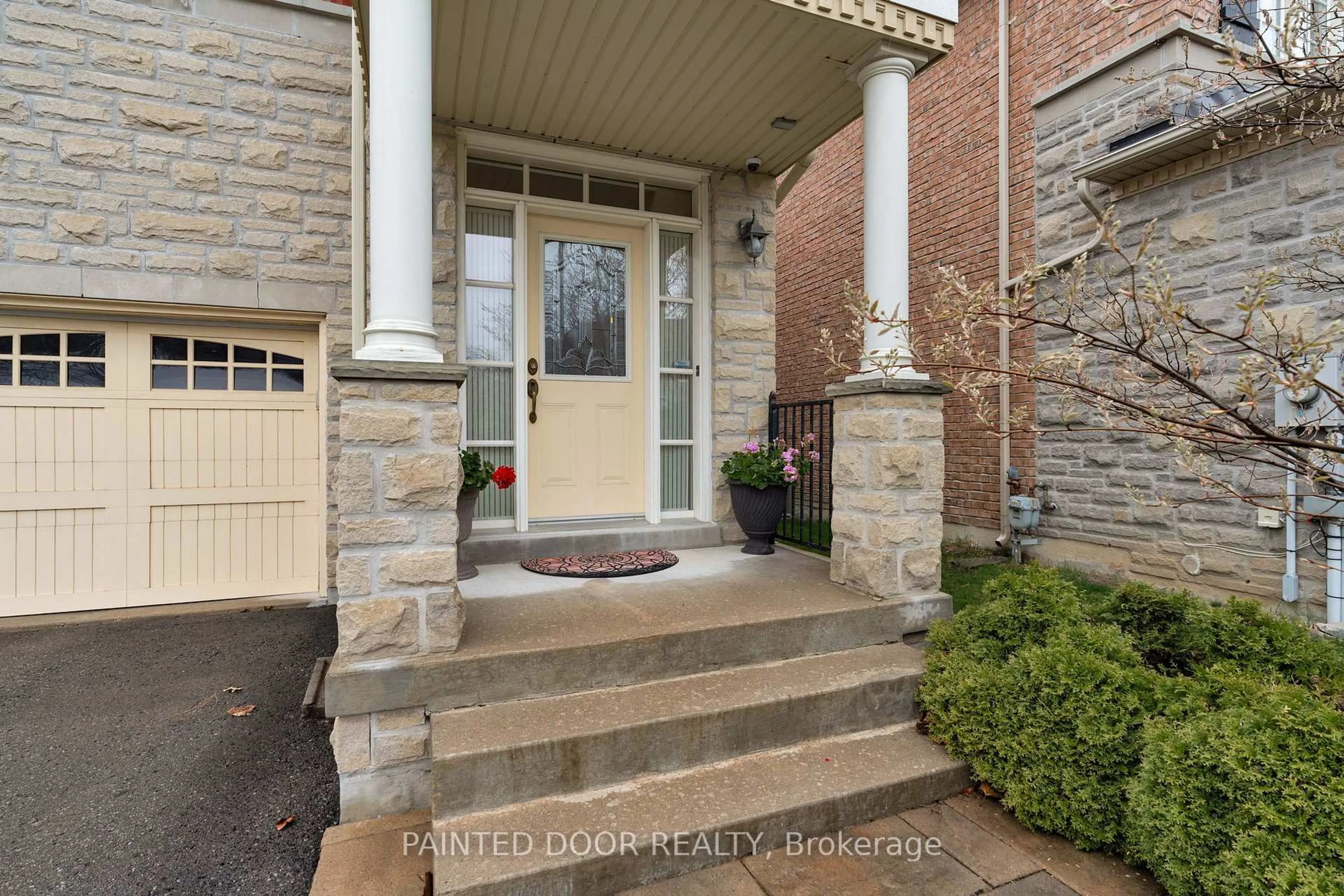 Indoor entryway for 487 William Dunn Cres, Newmarket Ontario L3X 3L4
