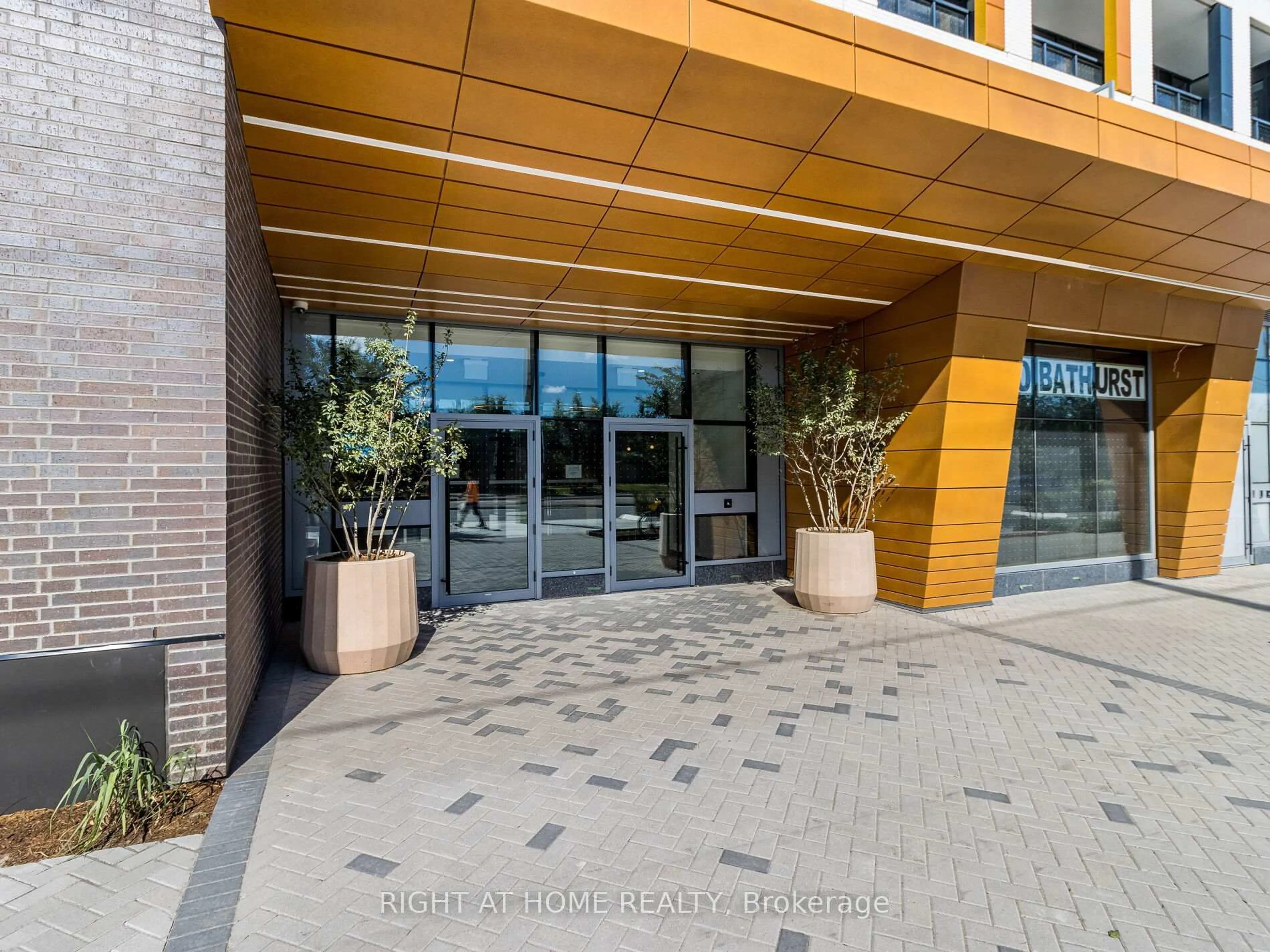 Indoor foyer for 7950 bathurst St #203, Vaughan Ontario L4J 0L4