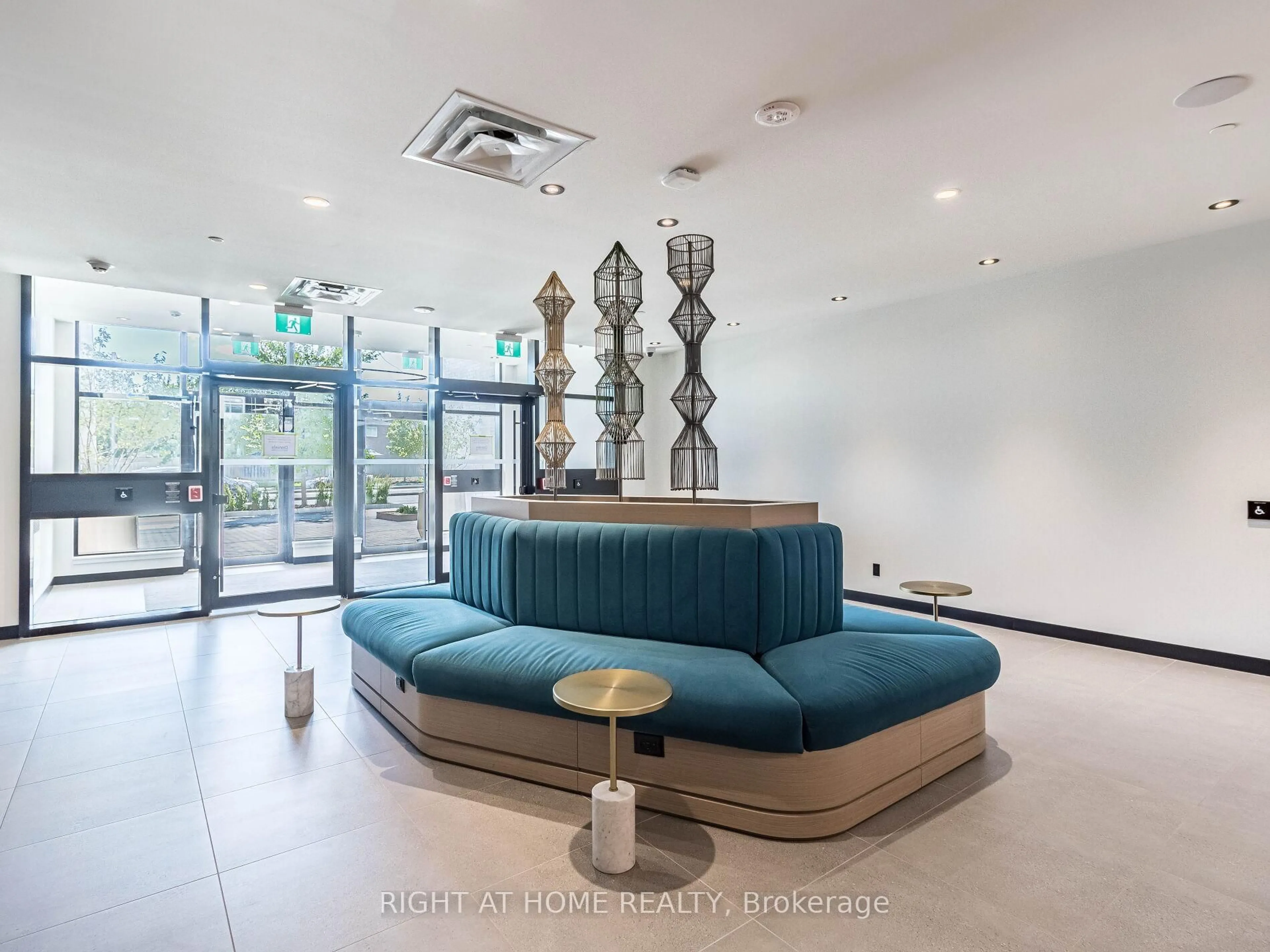 Lobby for 7950 bathurst St #203, Vaughan Ontario L4J 0L4