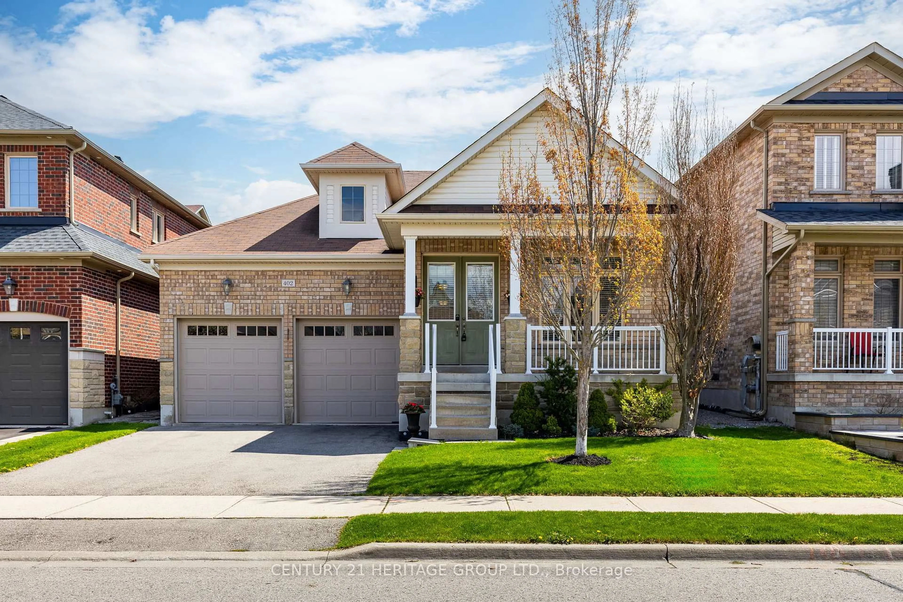 Home with brick exterior material, street for 402 Kwapis Blvd, Newmarket Ontario L3X 3H4