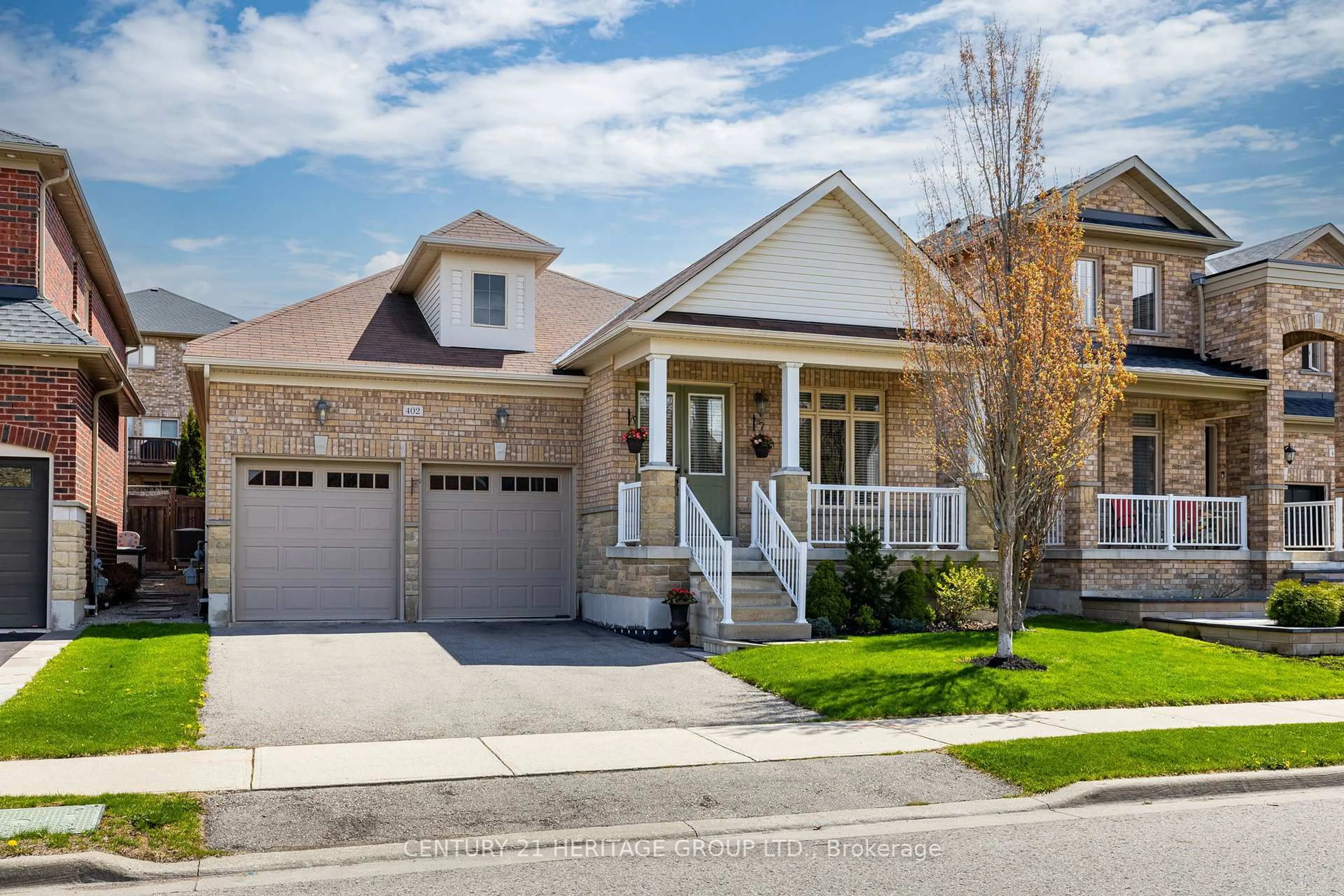 Home with brick exterior material, street for 402 Kwapis Blvd, Newmarket Ontario L3X 3H4