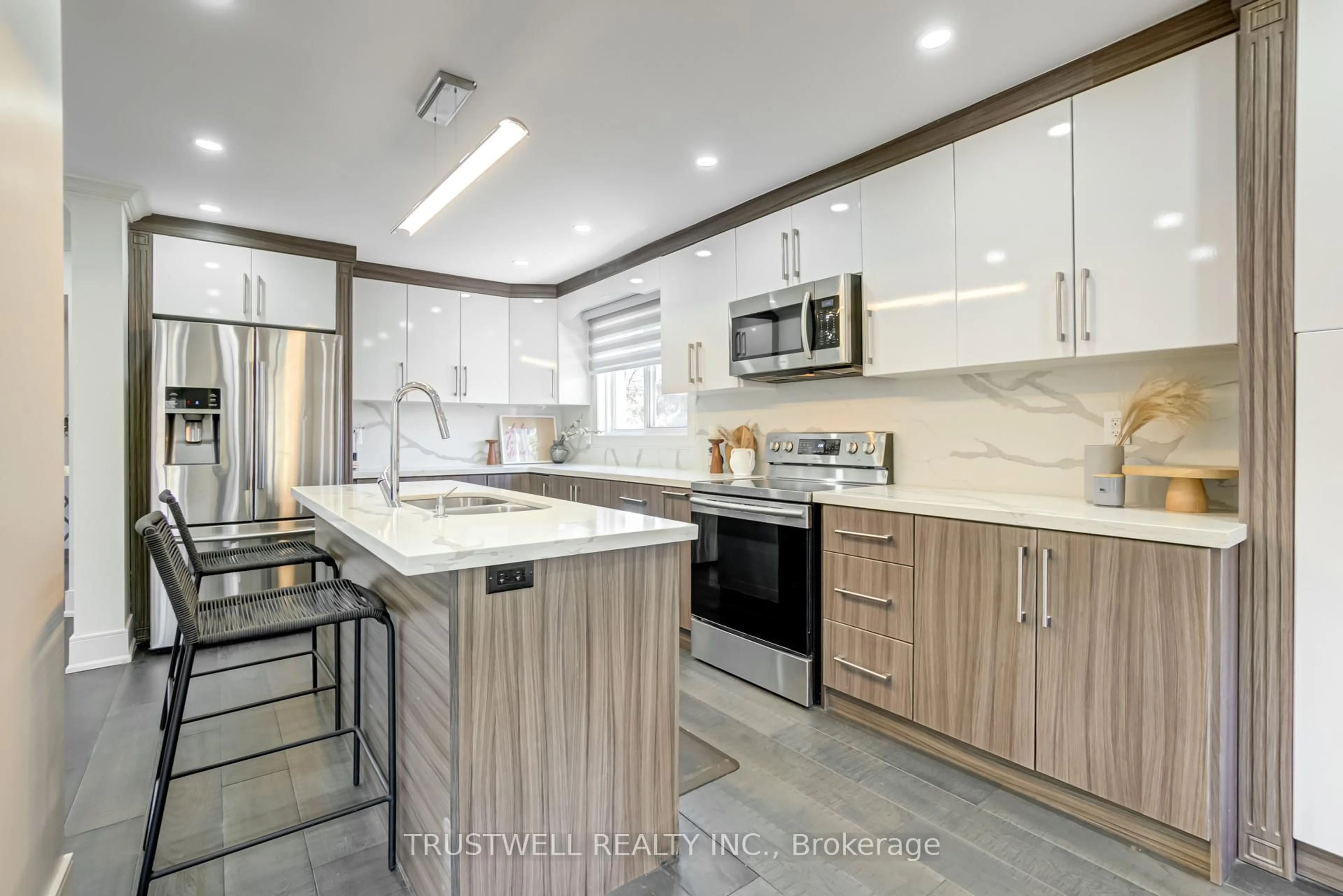 Open concept kitchen, ceramic/tile floor for 89 Campbell Ave, Vaughan Ontario L4J 4Z3