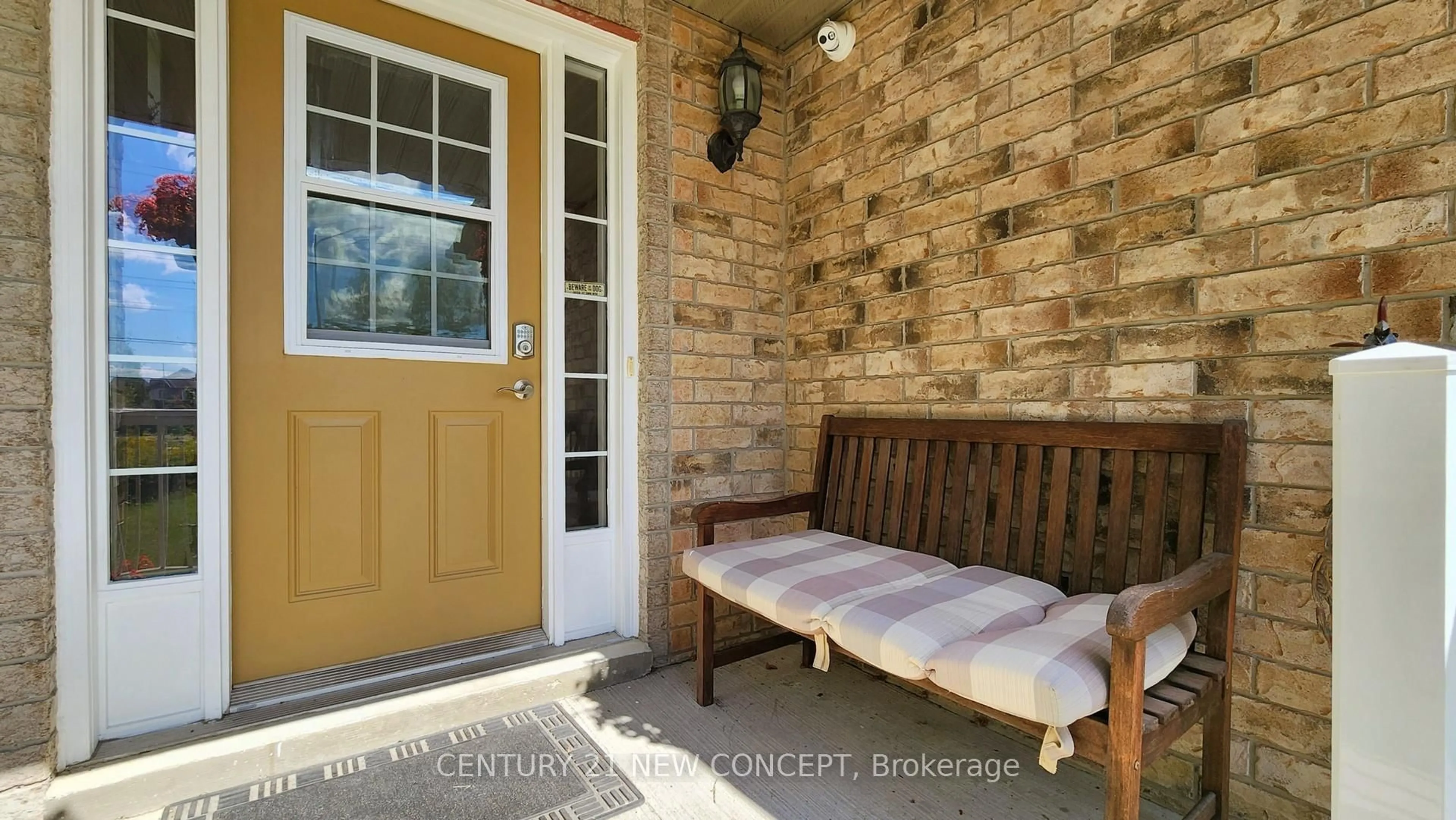 Indoor entryway for 2174 Taggart Cres, Innisfil Ontario L9S 0C4