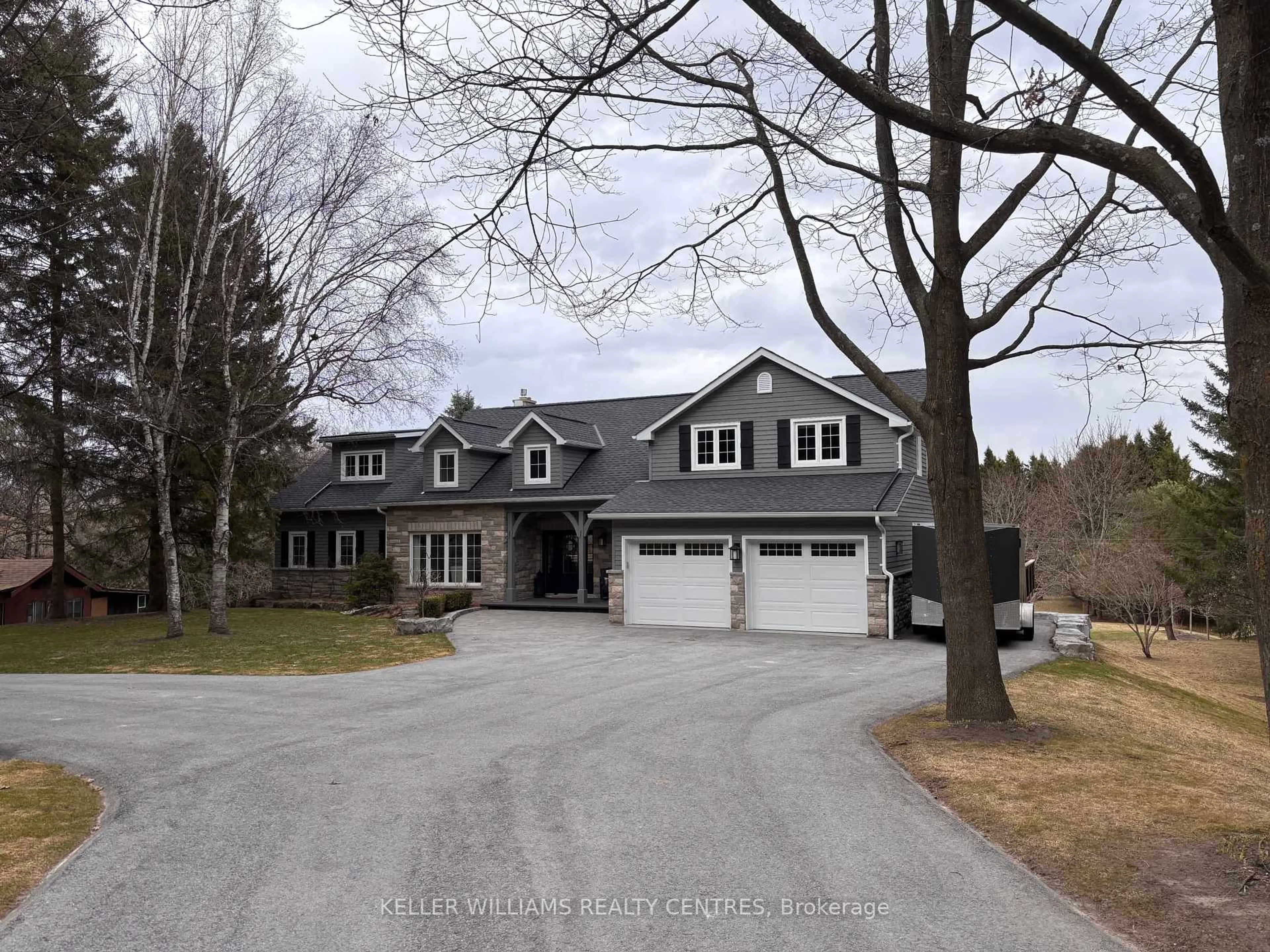 A pic from outside/outdoor area/front of a property/back of a property/a pic from drone, street for 17781 Mccowan Rd, East Gwillimbury Ontario L0G 1E0