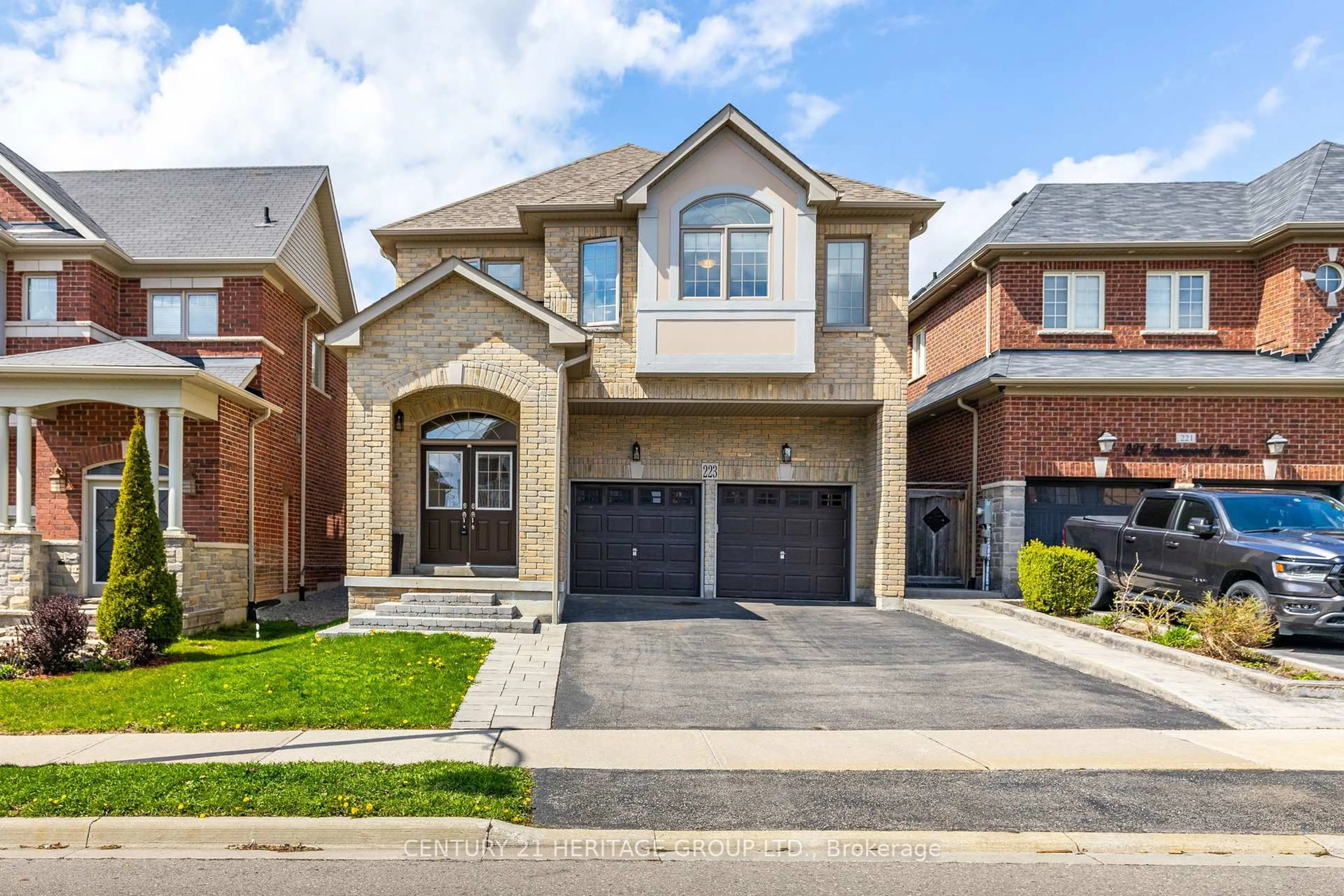 Home with brick exterior material, street for 223 Aspenwod Dr, Newmarket Ontario L3X 3L1