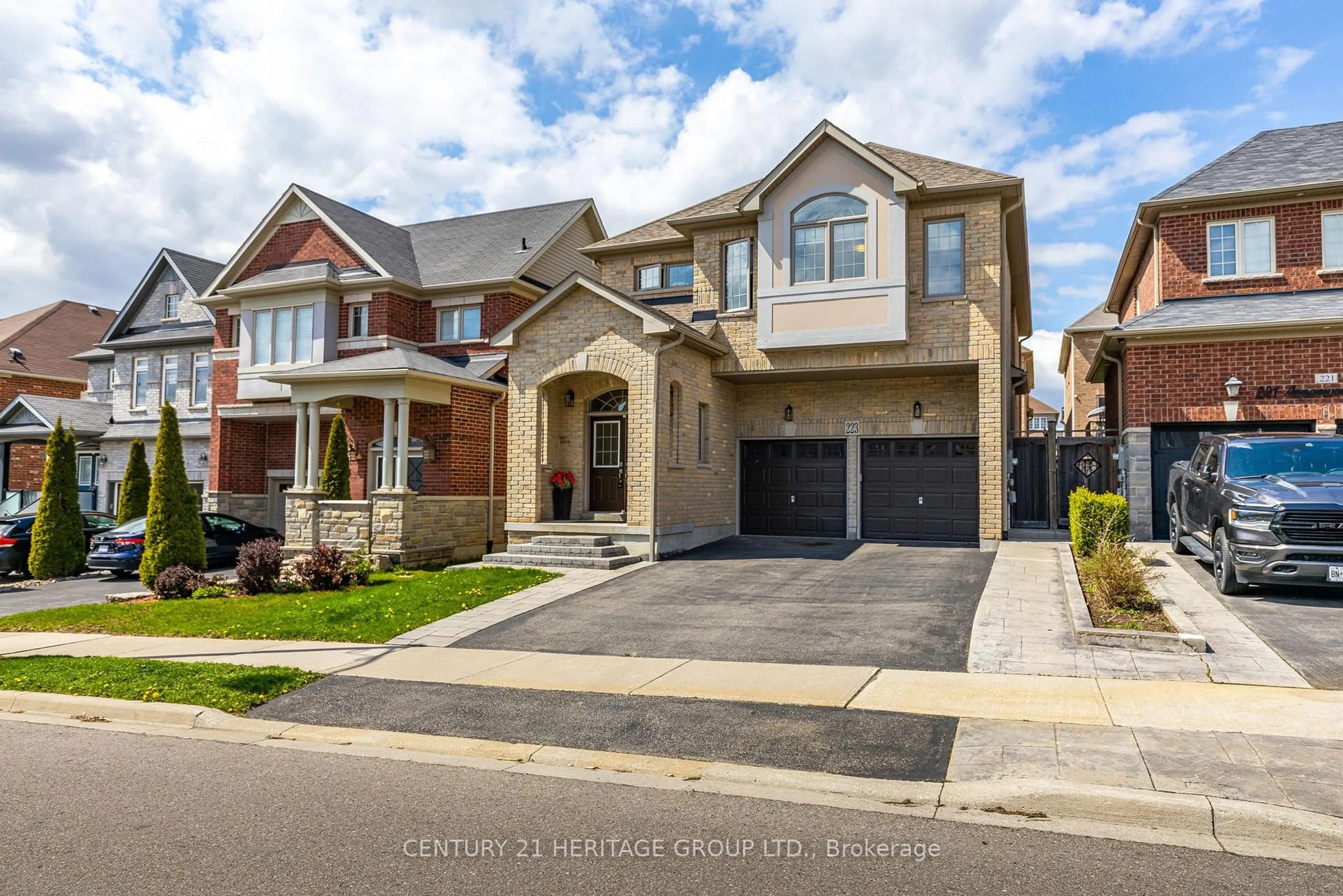 Home with brick exterior material, street for 223 Aspenwod Dr, Newmarket Ontario L3X 3L1