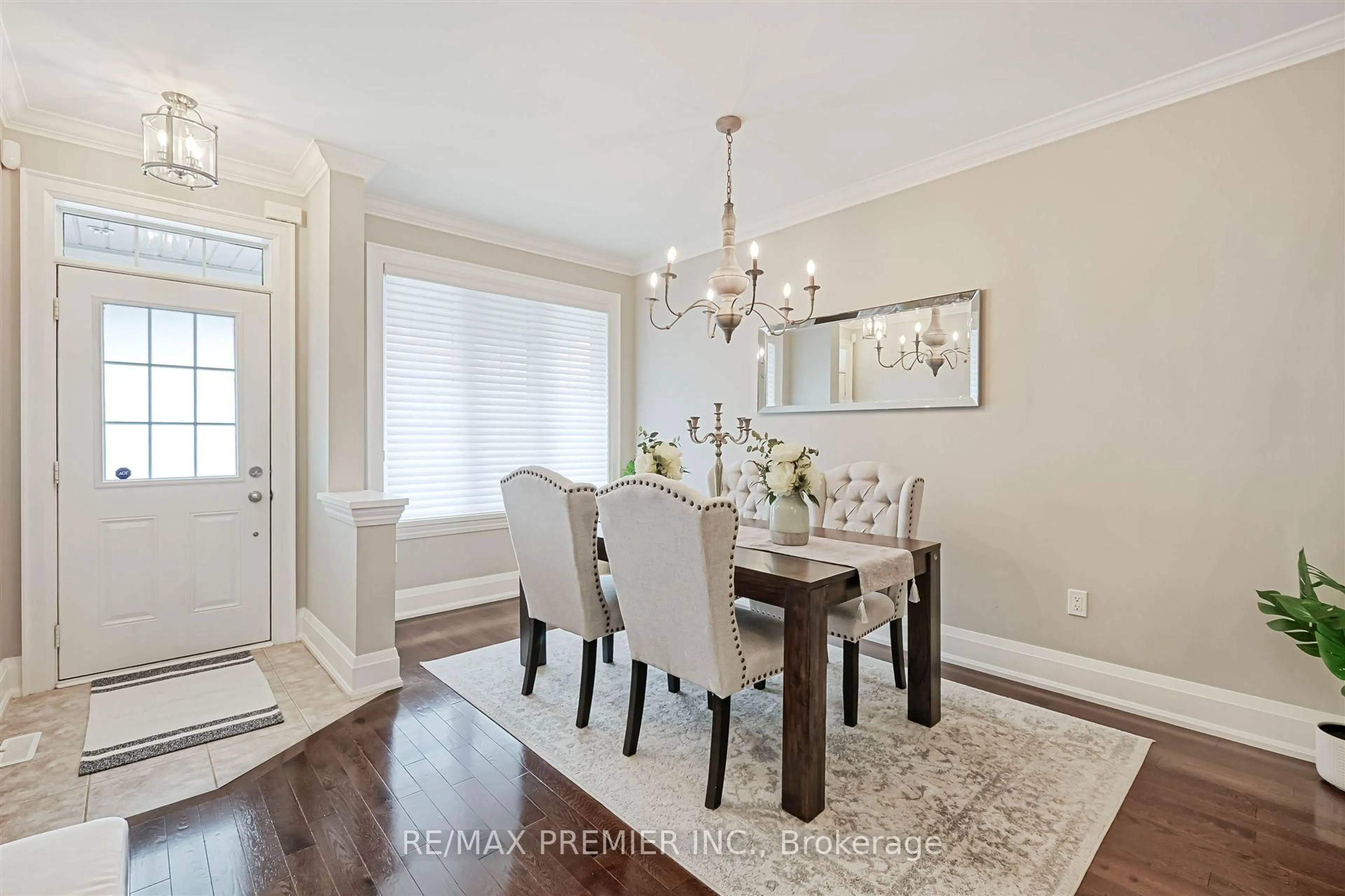 Dining room, wood/laminate floor for 268 Kincardine St, Vaughan Ontario L4H 4H8