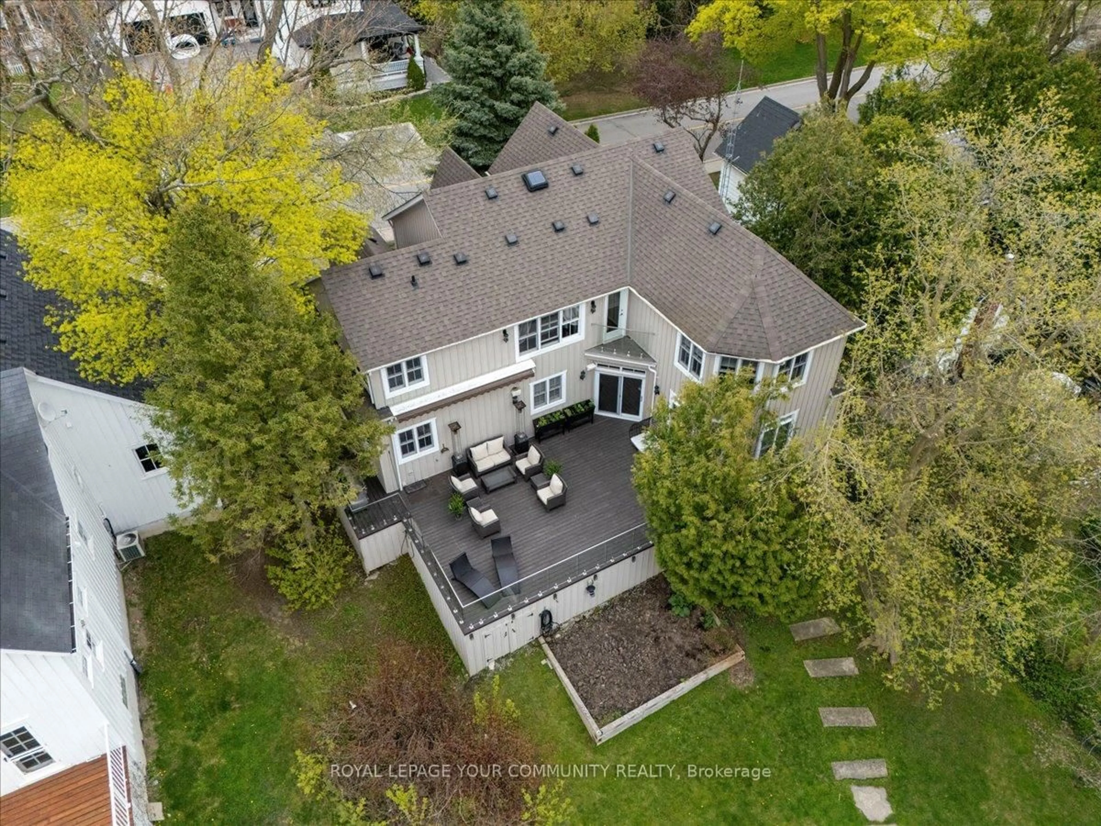 A pic from outside/outdoor area/front of a property/back of a property/a pic from drone, street for 234 Main St, Markham Ontario L3R 2H2