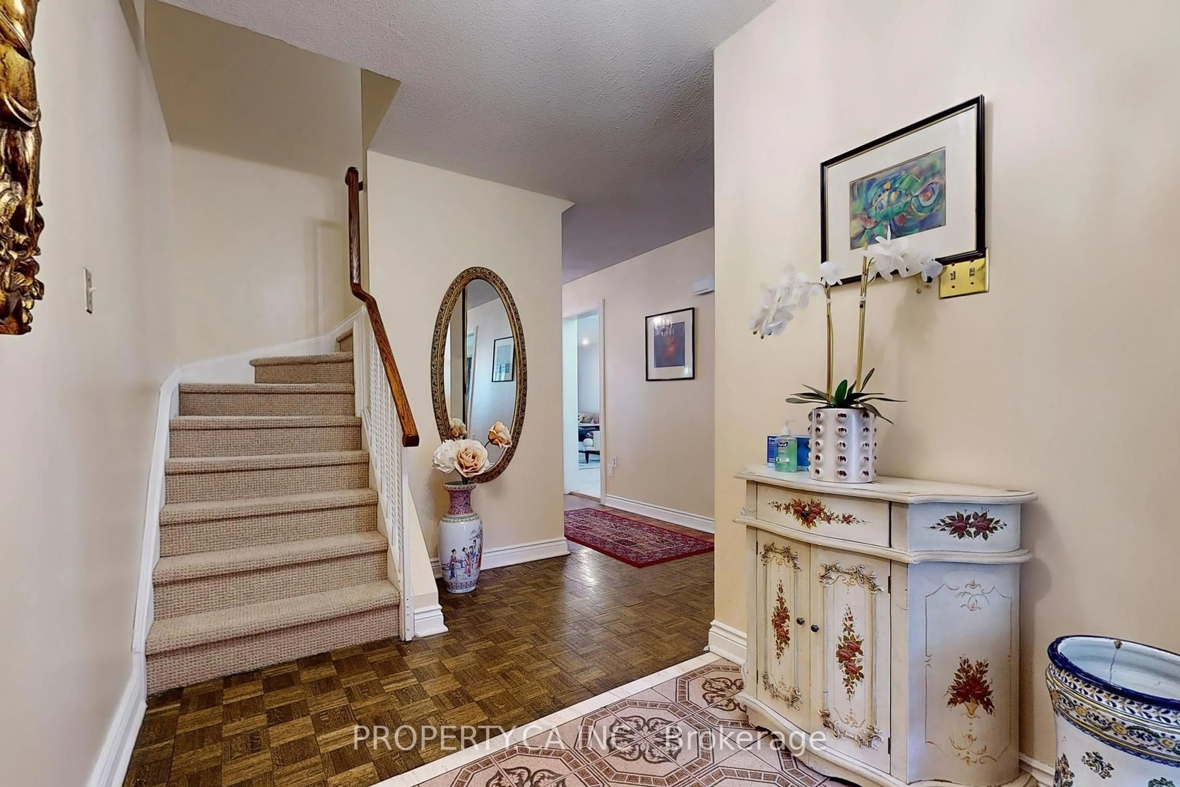 Indoor foyer for 109 Lisa Cres, Vaughan Ontario L4J 2N2