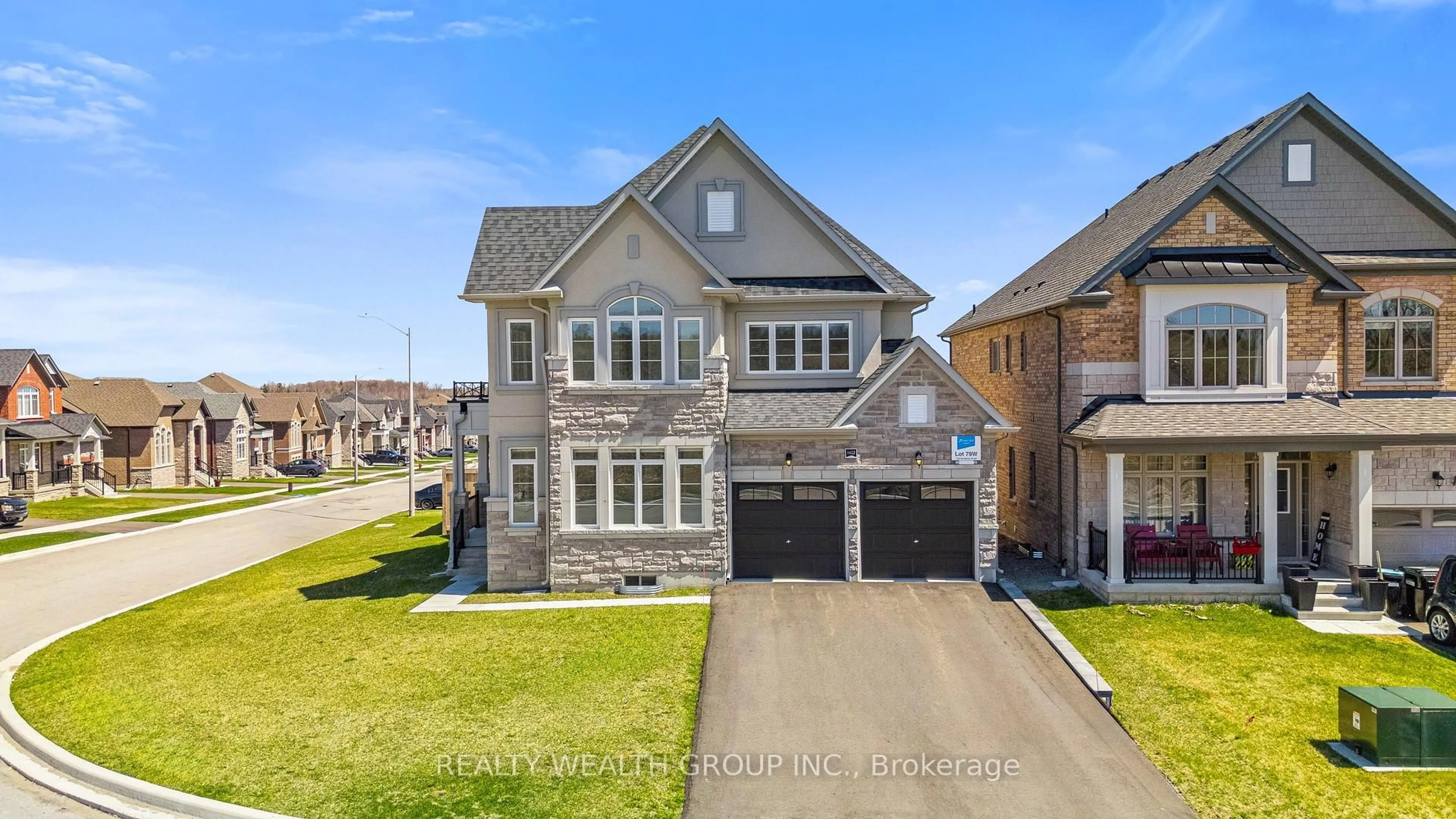 A pic from outside/outdoor area/front of a property/back of a property/a pic from drone, street for 1422 Broderick St, Innisfil Ontario L9S 4W1