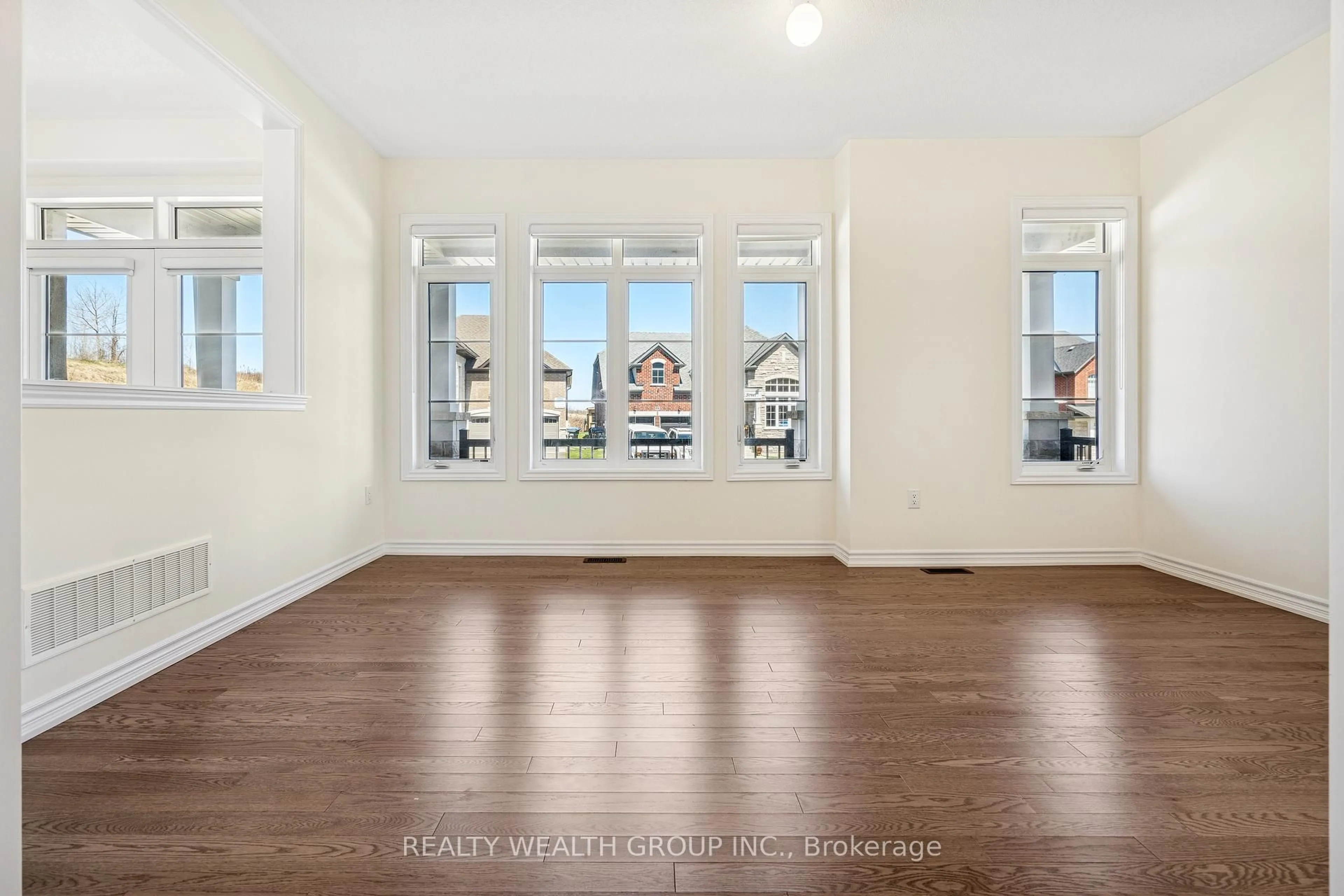 A pic of a room for 1422 Broderick St, Innisfil Ontario L9S 4W1